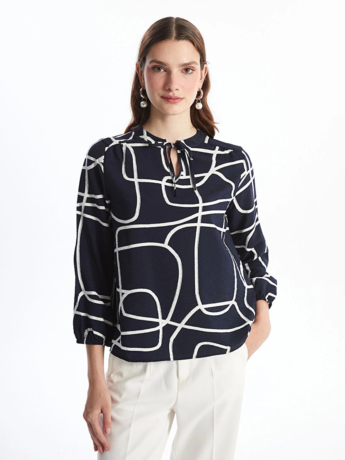 LCWAIKIKI Classic Lacivert Bağlamalı Yaka Desenli Kadın Bluz
