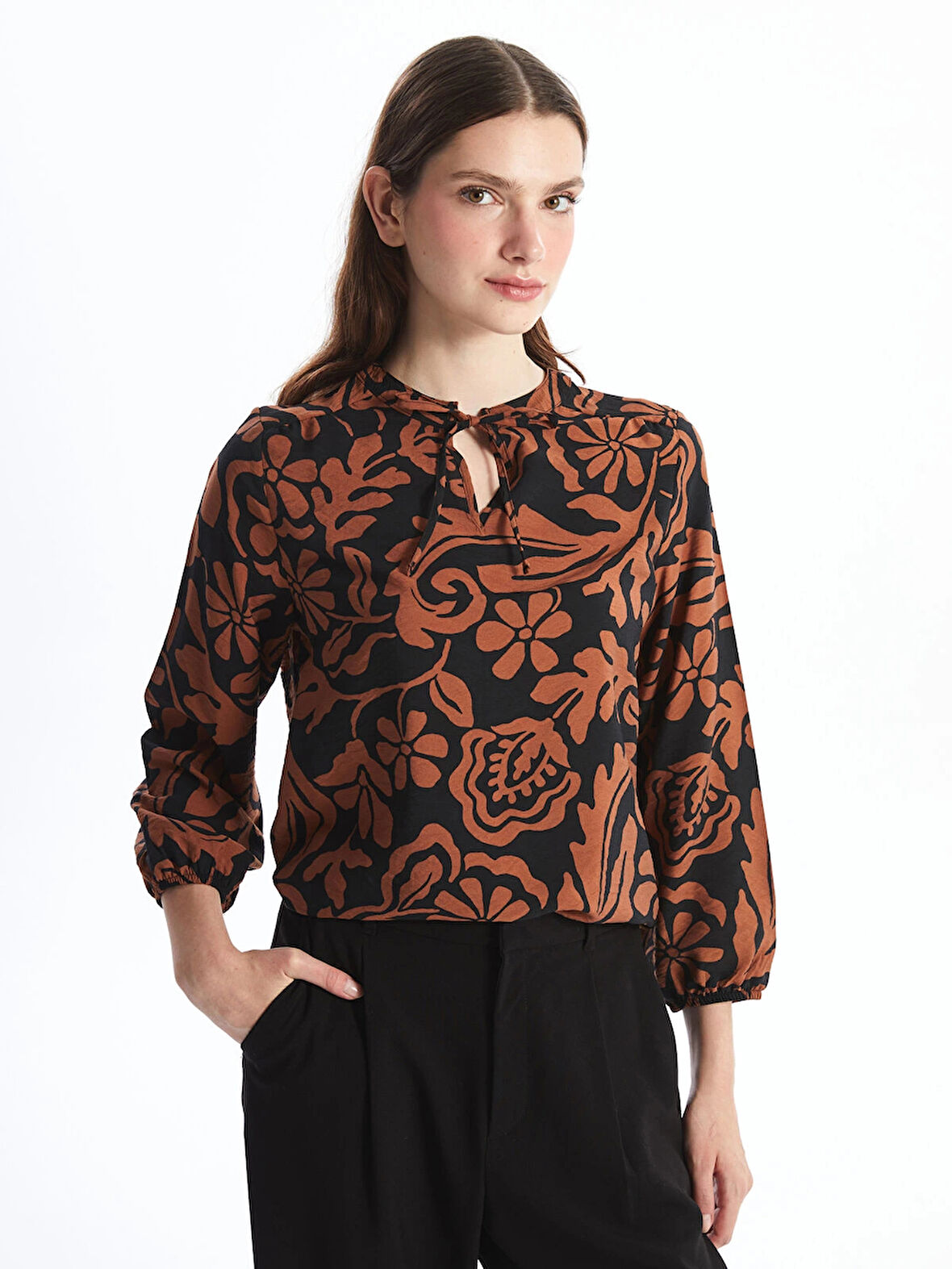 LCWAIKIKI Classic KAHVERENGİ Bağlamalı Yaka Desenli Kadın Bluz