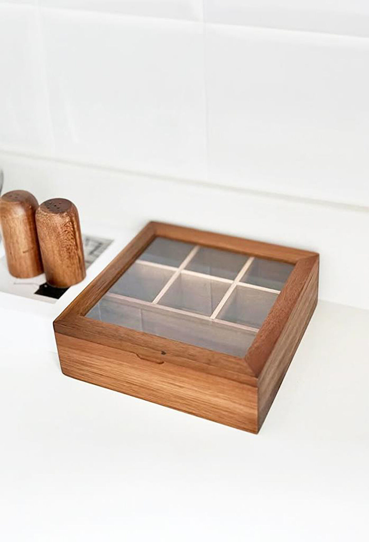 Akasya Ahşap Kapaklı 5 Bölmeli Çay Kutusu 20,5x20,5x6,5 cm Şeffaf Kapaklı Çay ve Kahve Düzenleyici Kutu