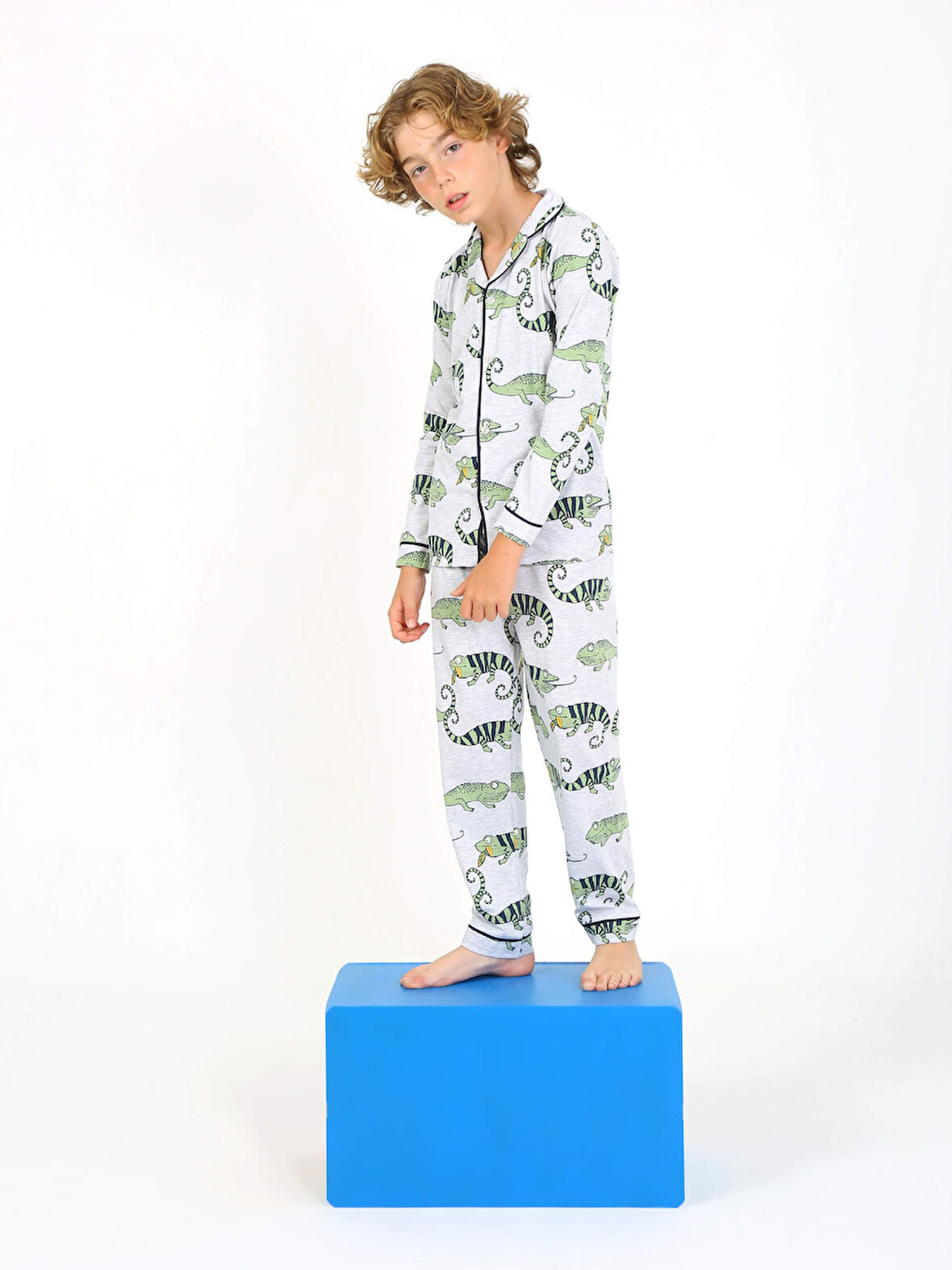  Erkek Çocuk Pijama Takımı Düğmeli Tropikal Desen Uzun Kollu