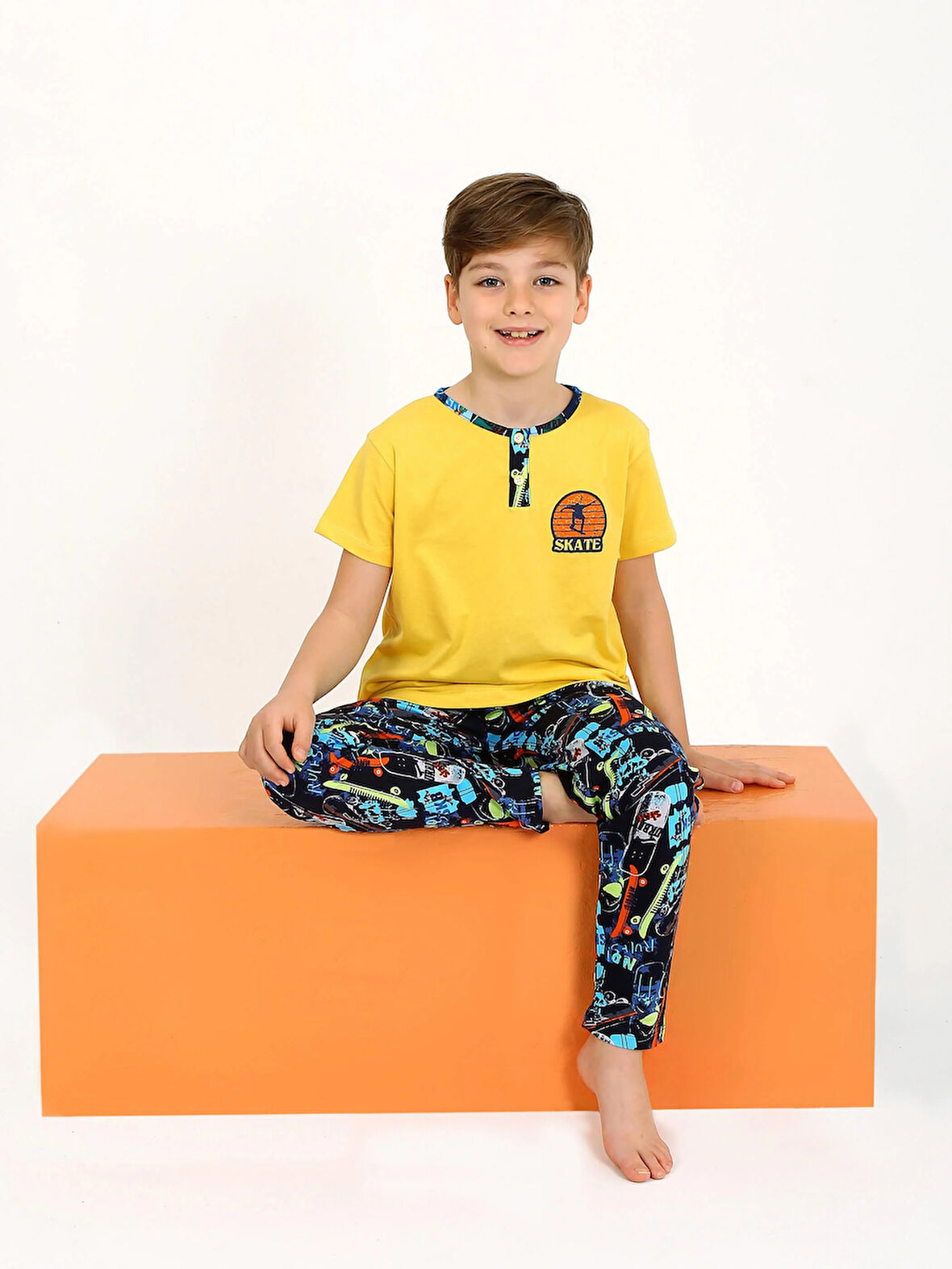 Erkek Çocuk Kısa Kollu Düğme Detaylı %100 Pamuklu Pijama Takımı Skate