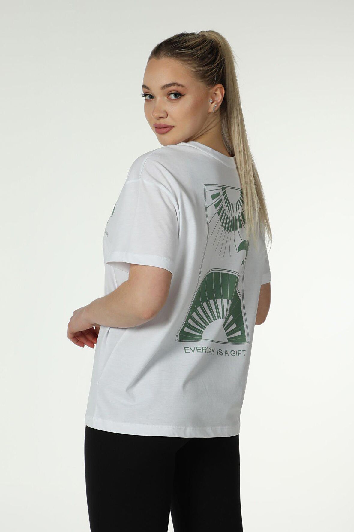 defy's KADIN ÖN VE SIRT BASKILI KISA KOLLU BİSİKLET YAKA OVERSIZE TİŞÖRT BEYAZ - L