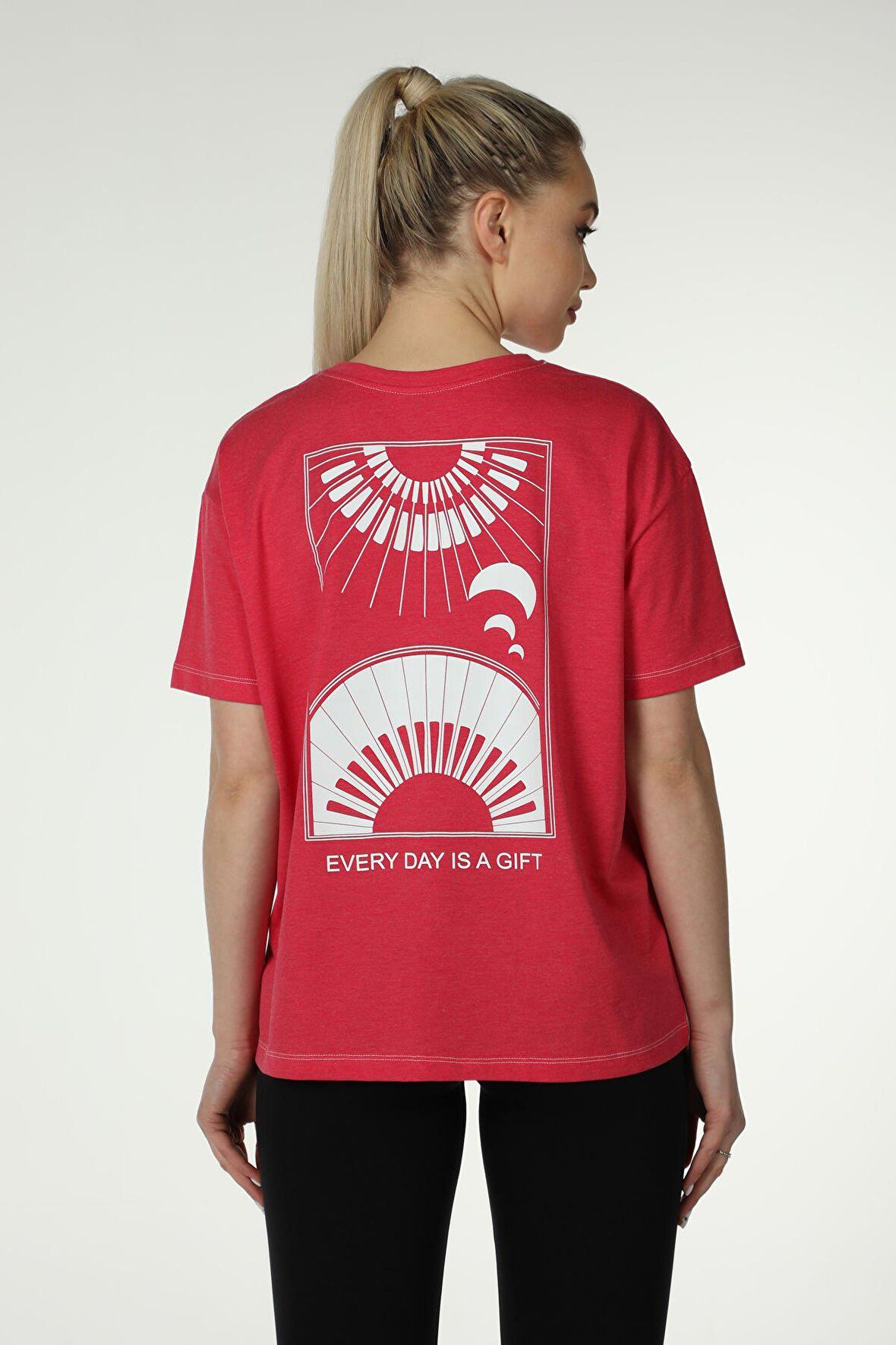 defy's KADIN ÖN VE SIRT BASKILI KISA KOLLU BİSİKLET YAKA OVERSIZE TİŞÖRT FUŞYA - S