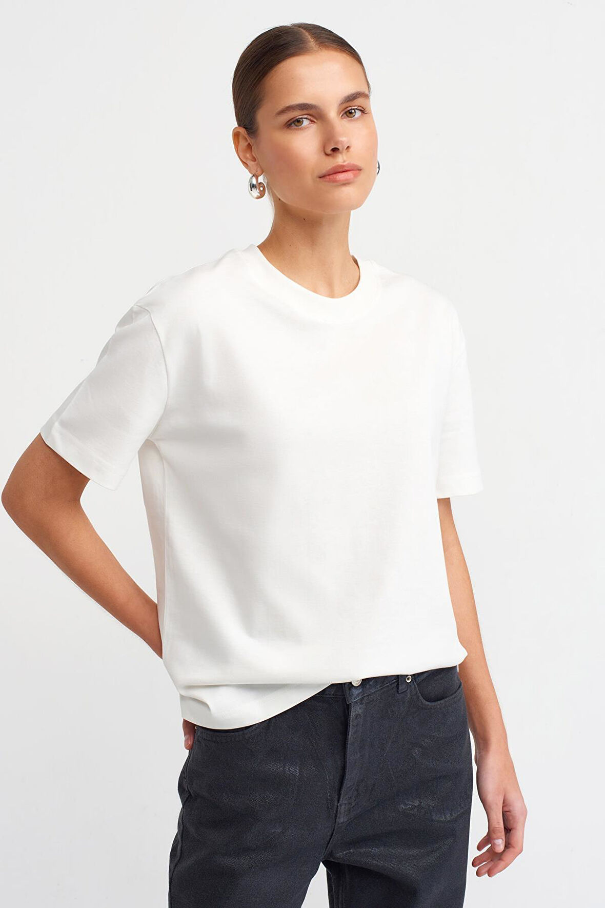 Dekoratif Dikişli Bsiklet Yaka Tshirt Ekru