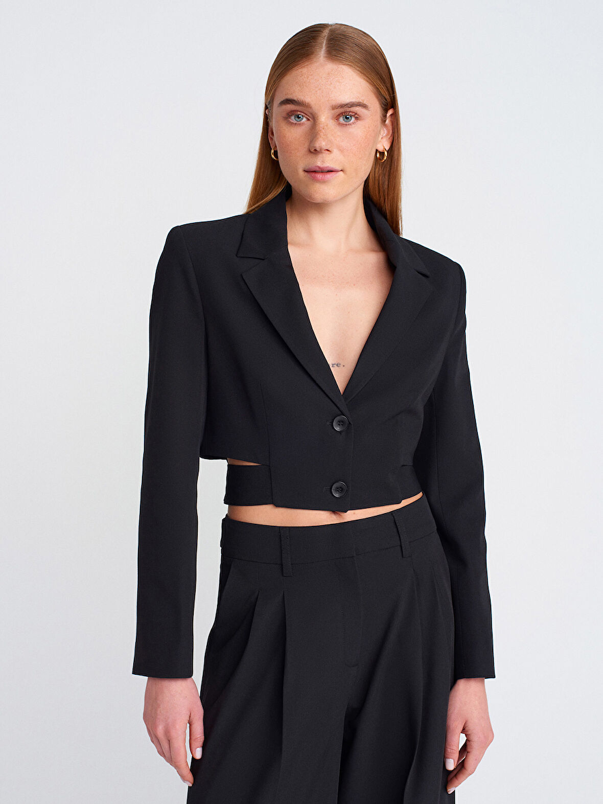 60760 DİLVİN TOKA DETAYLI CROP BLAZER CEKET