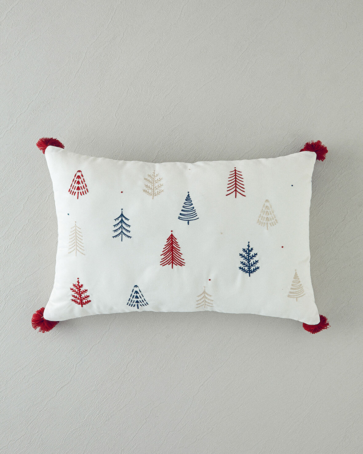 PineJoy Nakışlı Dekoratif Kırlent 33x50 cm Ekru