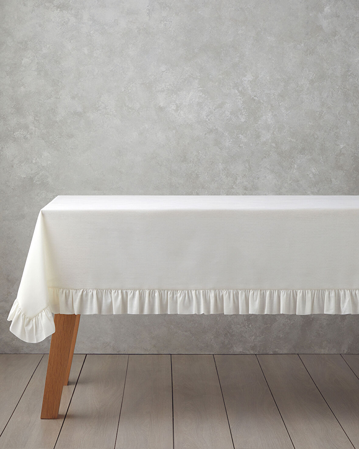 Flor Pura Polyester Fırfırlı Masa Örtüsü 150x200 cm Krem