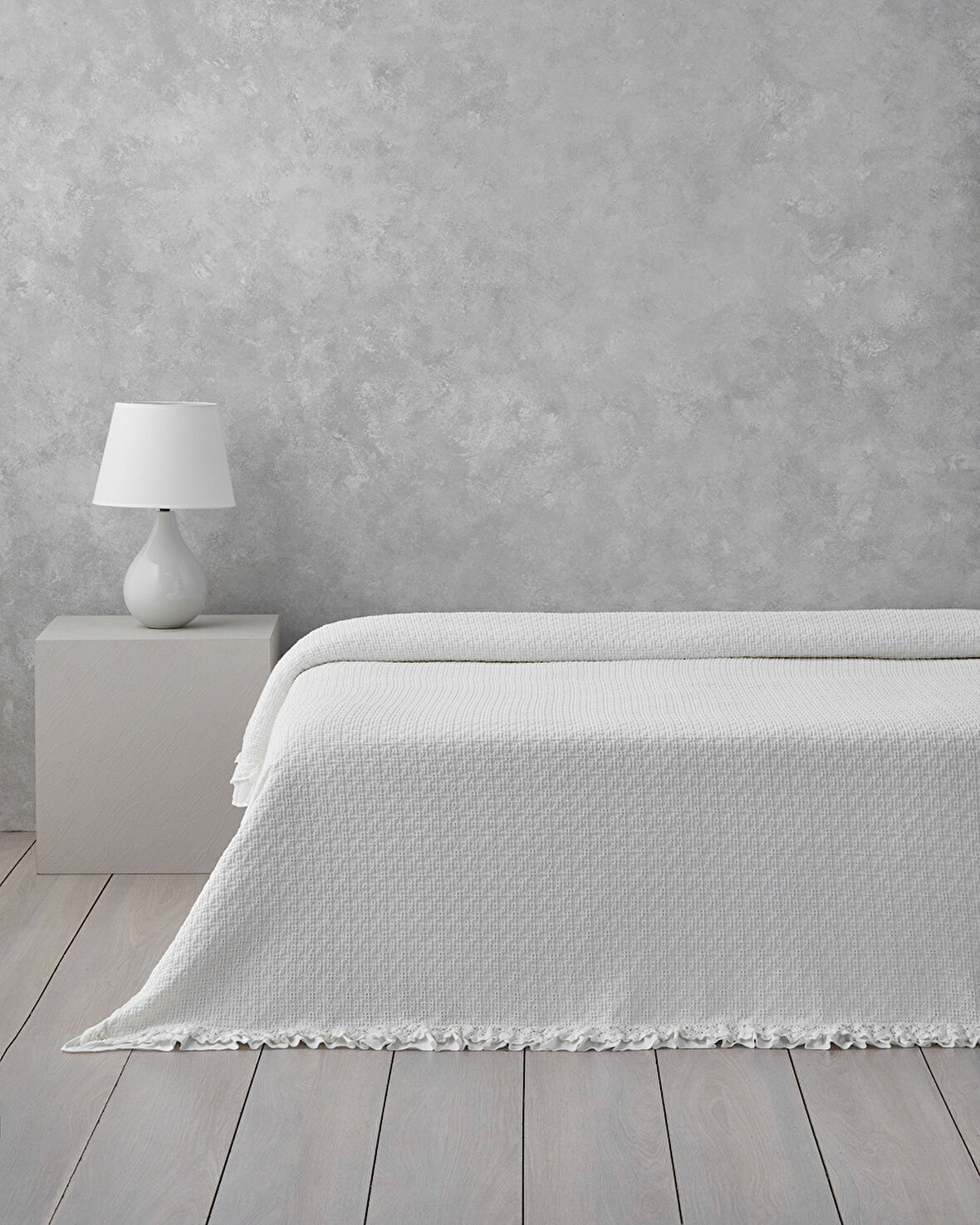 Noble Elegance Jakarlı Fırfırlı Çift Kişilik Pike 200x220 cm Beyaz