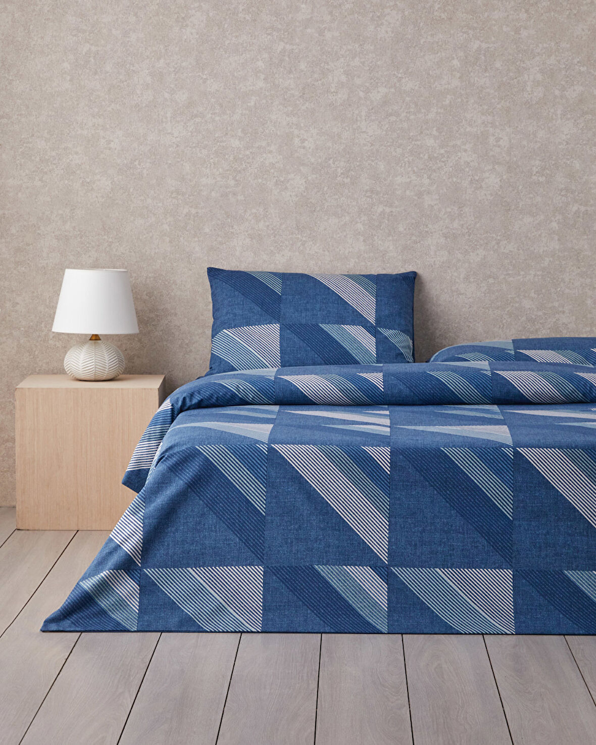 Triangle Flow Kolay Ütülenir Çift Kişilik Nevresim Takımı 200x220 cm Lacivert