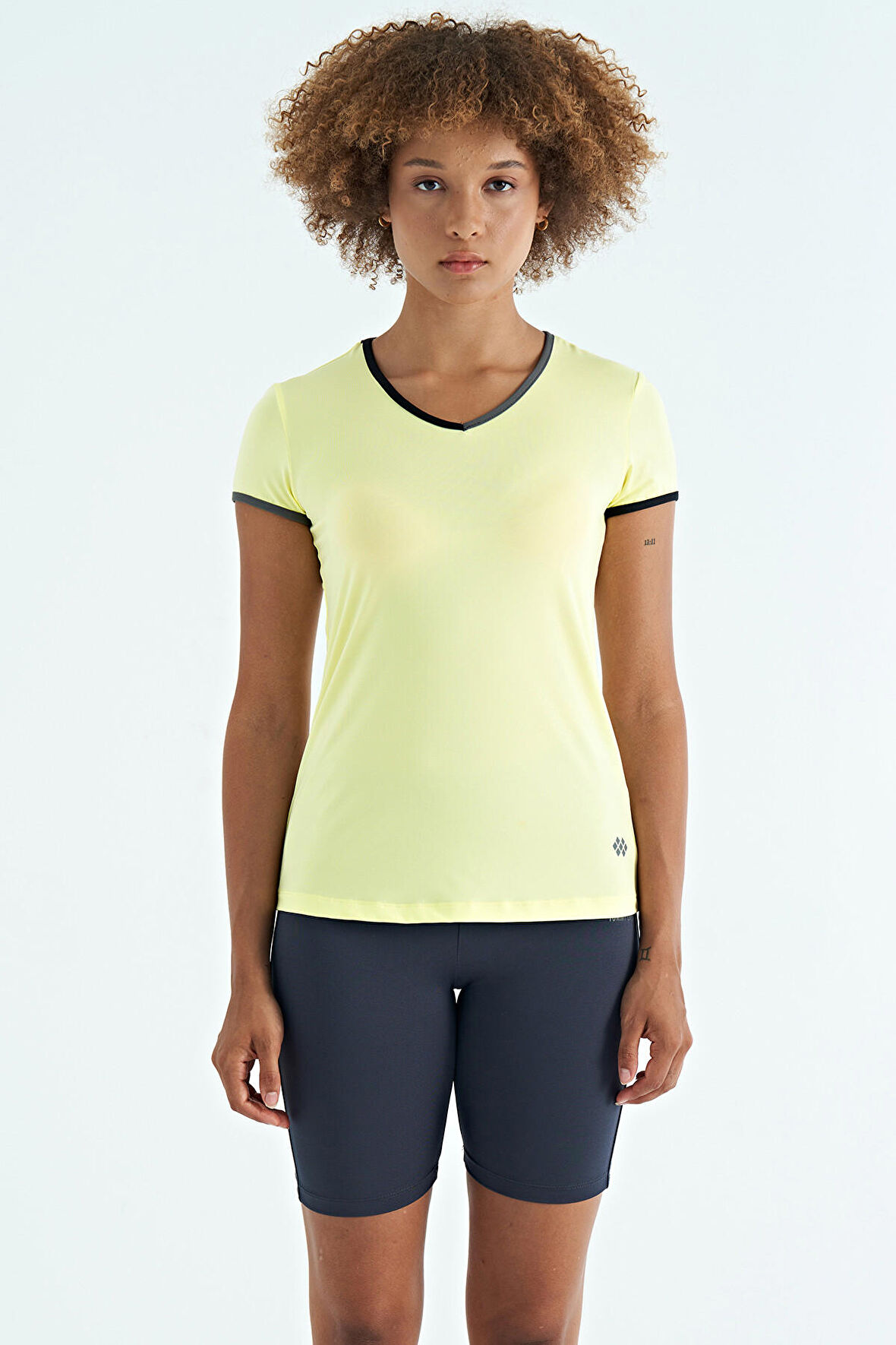 Limon V Yaka Standart Kalıp Kısa Kol Kadın Spor T-Shirt - 97268 | M