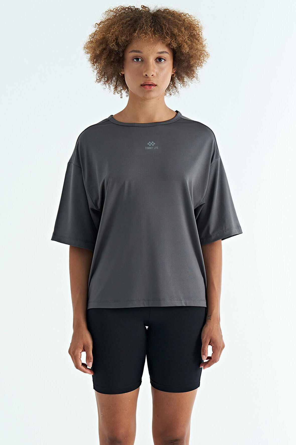 Koyu Gri O Yaka Baskı Detaylı Oversize Kısa Kol Kadın T-Shirt - 97263 | S