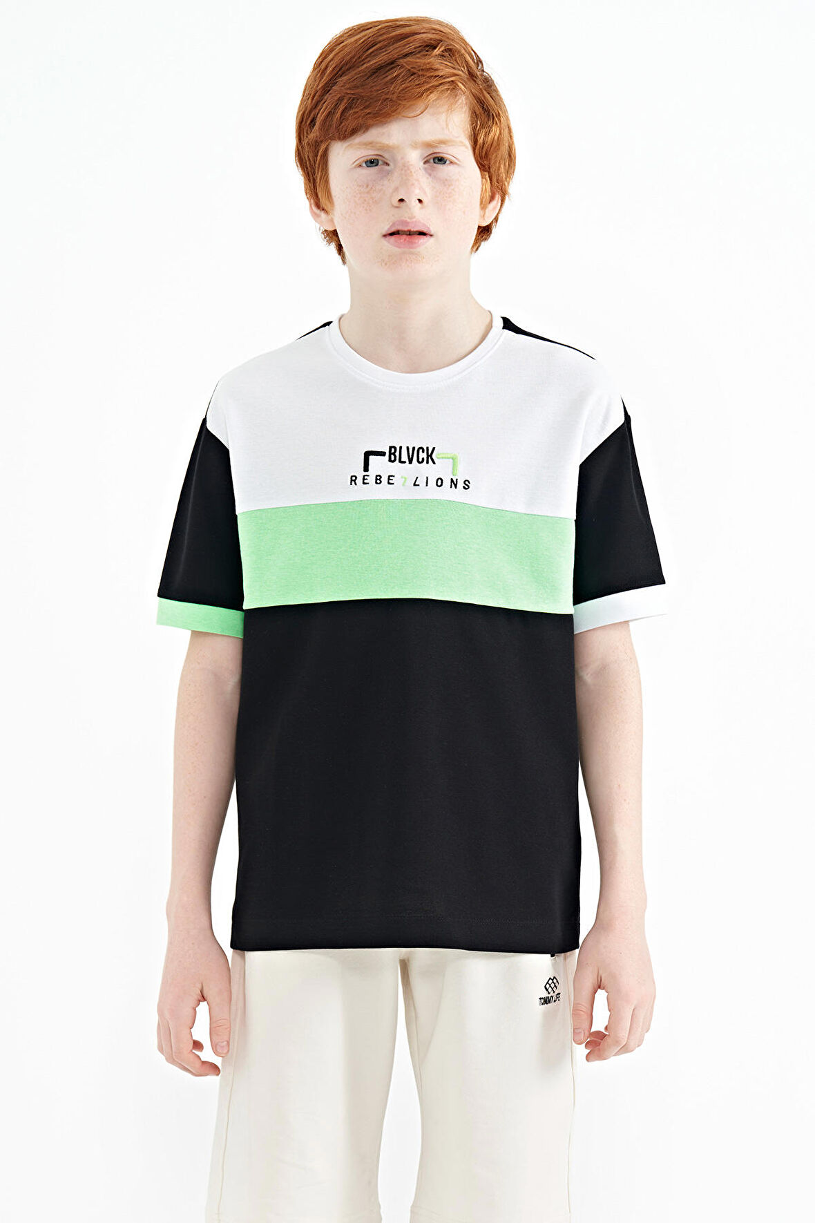 Siyah Renk Geçişli Nakışlı Oversize Erkek Çocuk T-Shirt - 11159 | 9-10 Yaş