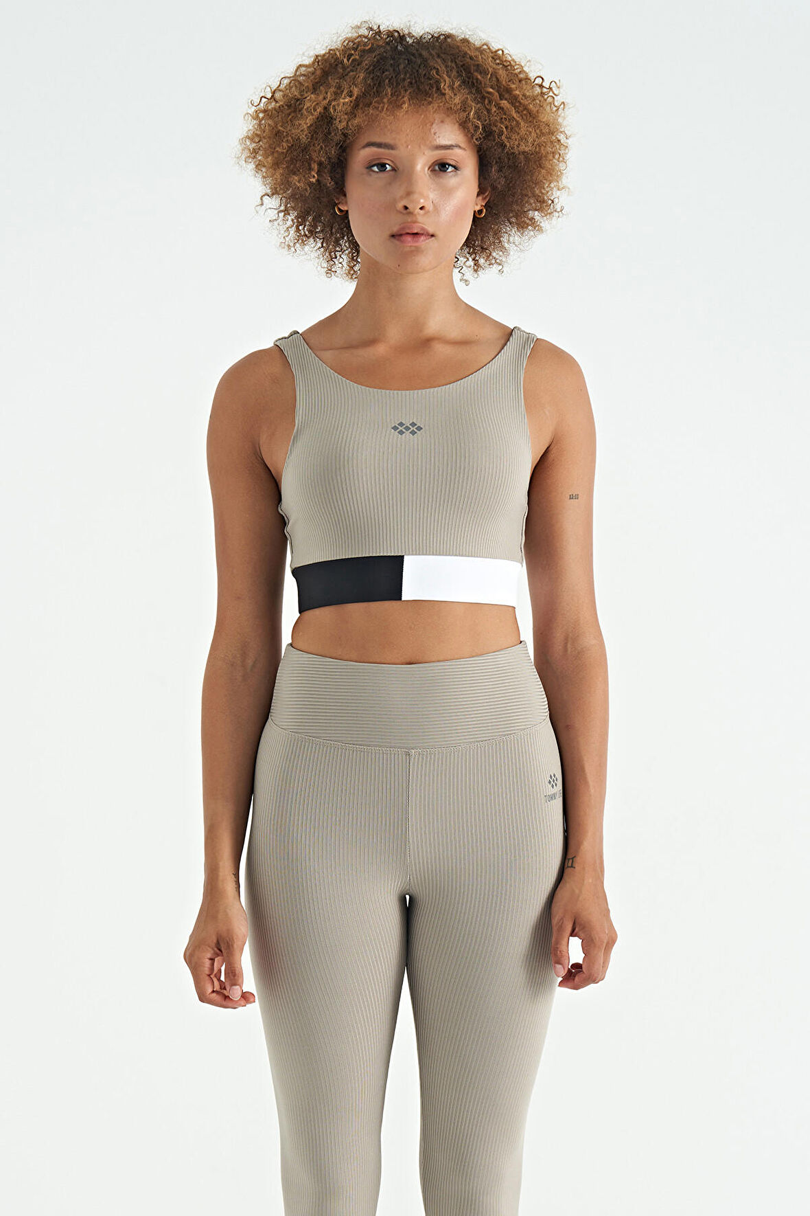 Zeytin Yeşil Renk Bloklu Logo Baskılı Dar Kalıp Fitilli Kadın Büstiyer - 97275 | M