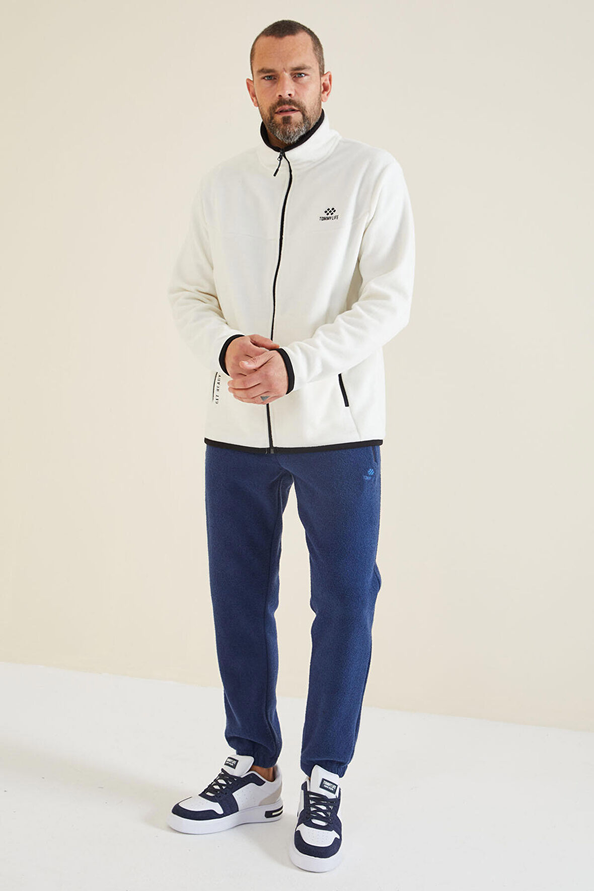Ekru Yazı Nakışlı Dik Yaka Fermuarlı Standart Kalıp Erkek Sweatshirt Polar - 87992 | L