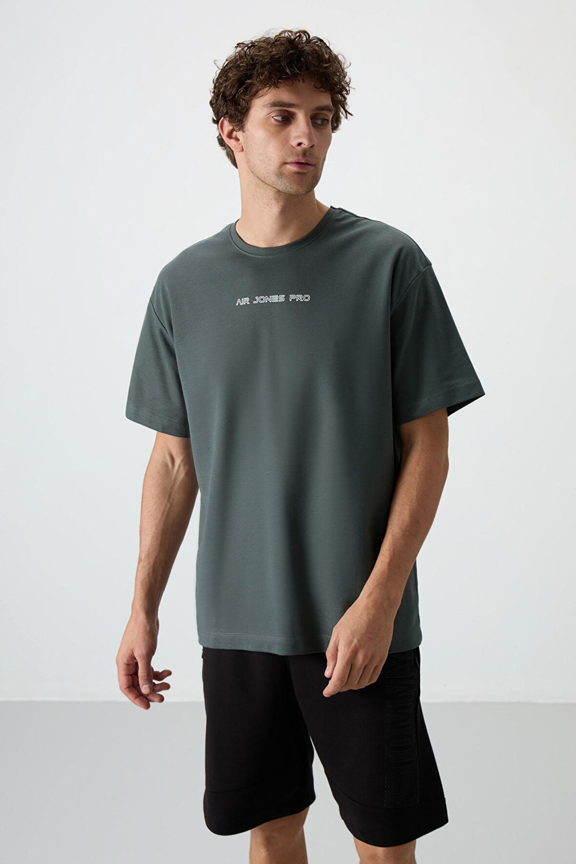 Haki Pamuklu Kalın Yüzeyi Dokulu Oversize Fit  Baskılı Erkek T-Shirt - 88364 | S