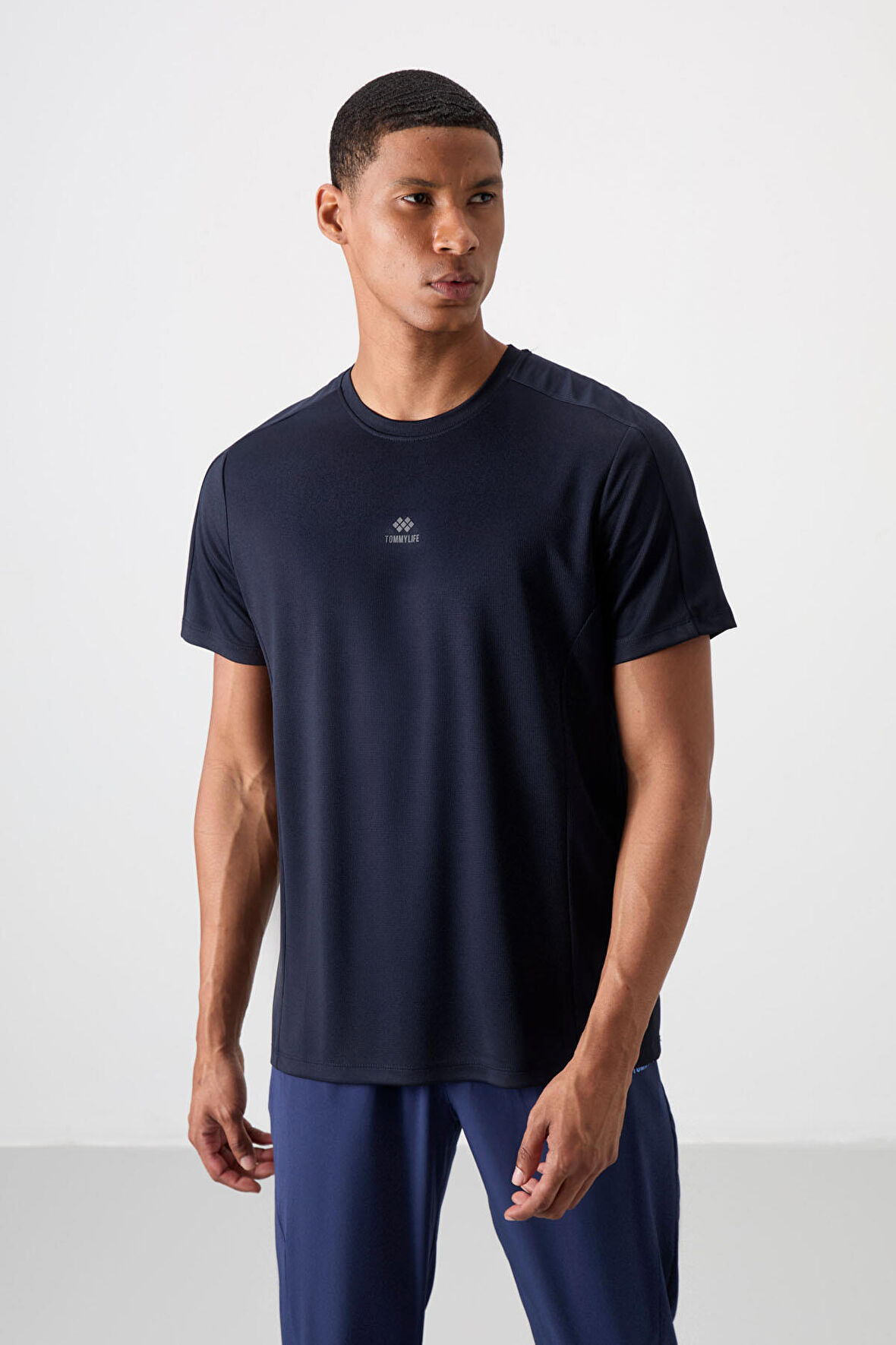 Lacivert Polyester Nefes Alan Dokulu İnce Esnek Standart Fit Erkek Performans T-Shirt - 88390