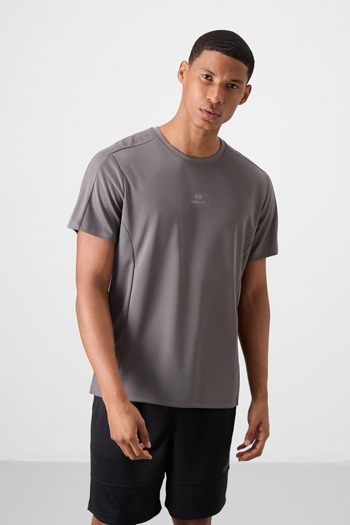 Koyu Gri Polyester Nefes Alan Dokulu İnce Esnek Standart Fit Erkek Performans T-Shirt - 88390