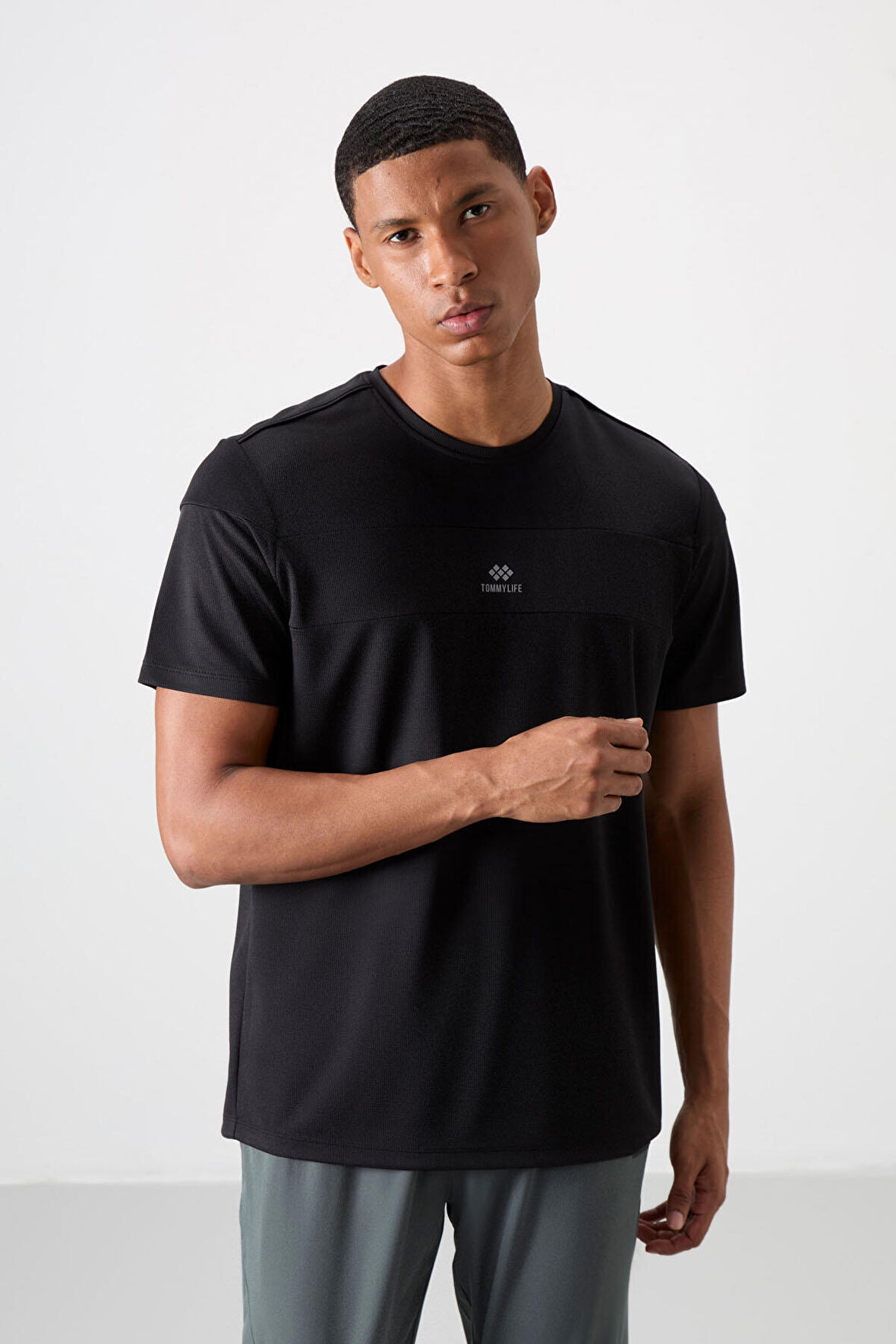 Siyah Polyester Nefes Alan Dokulu İnce Esnek Standart Fit Erkek Performans T-Shirt - 88396