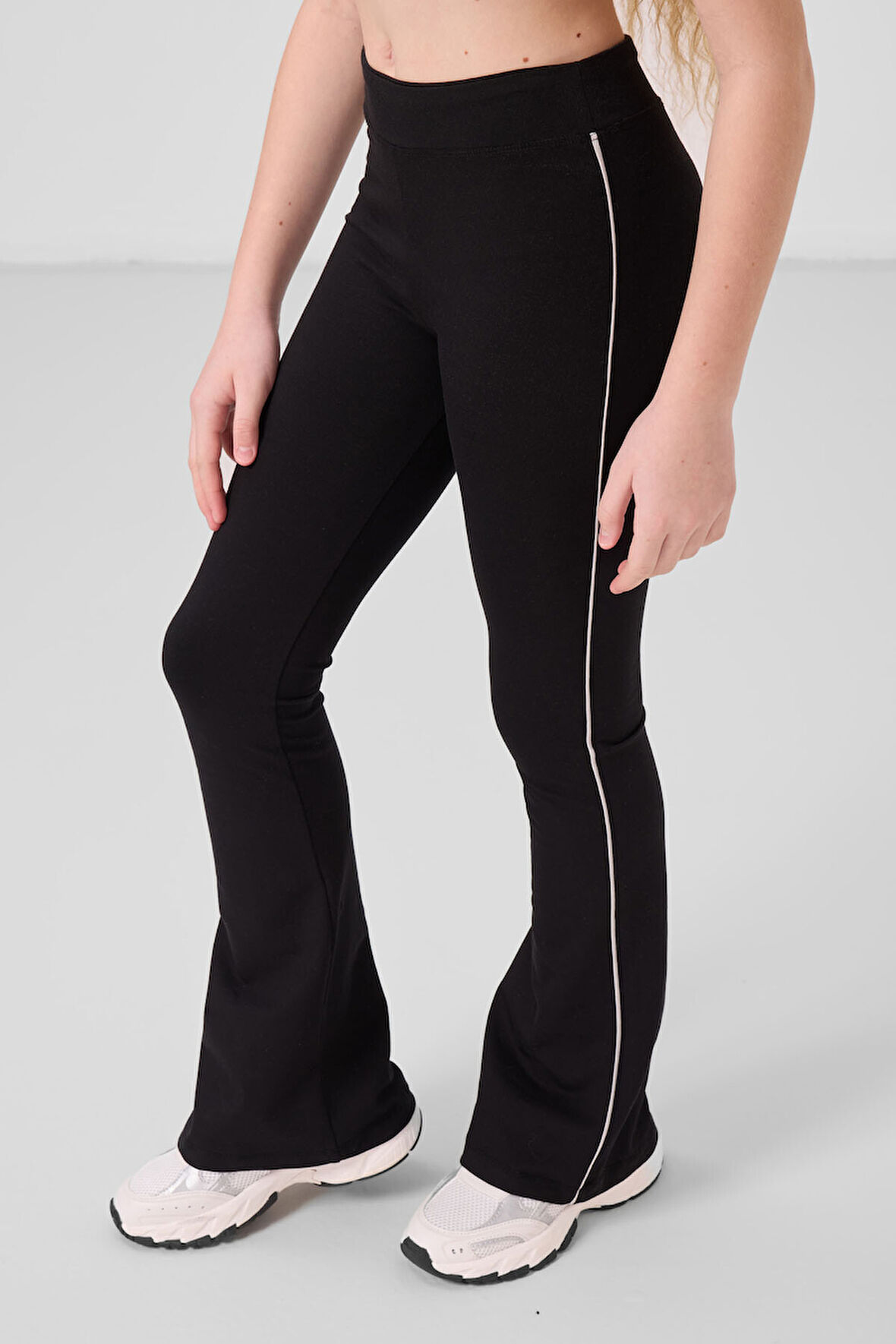 Taş-Siyah Pamuklu O Yaka Standart Fit Basic İspanyol Paça Kız Çocuk Tayt Takım - 75192