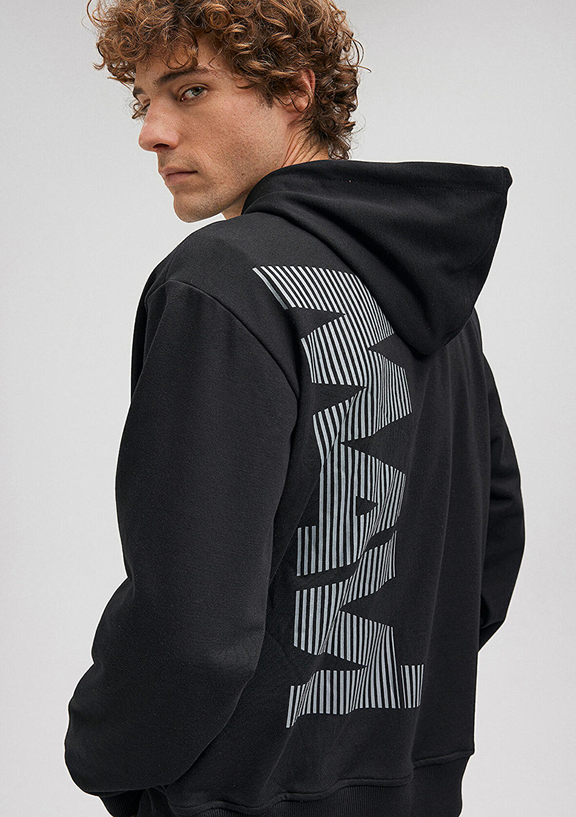 Mavi Logo Baskılı Siyah Sweatshirt 0611317-900