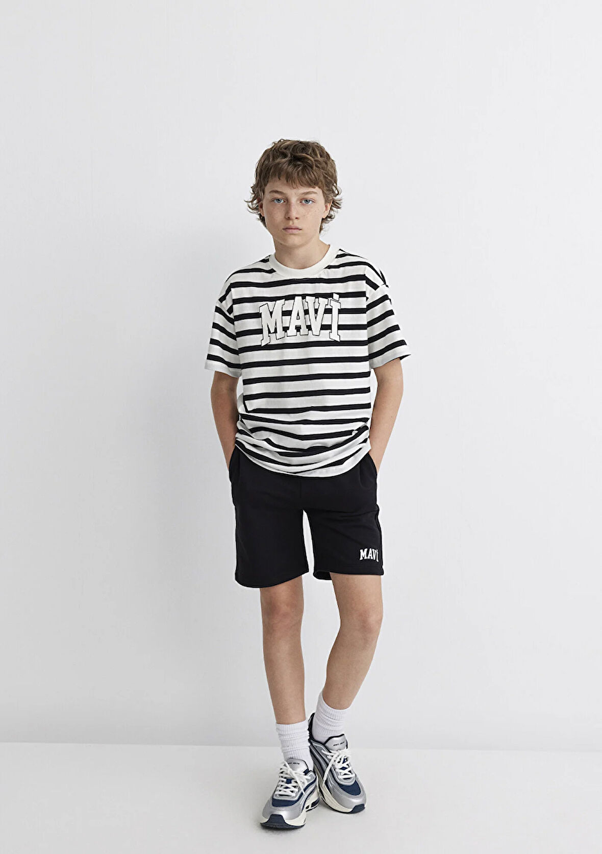 Mavi Logo Baskılı Siyah Şort 6410003-900