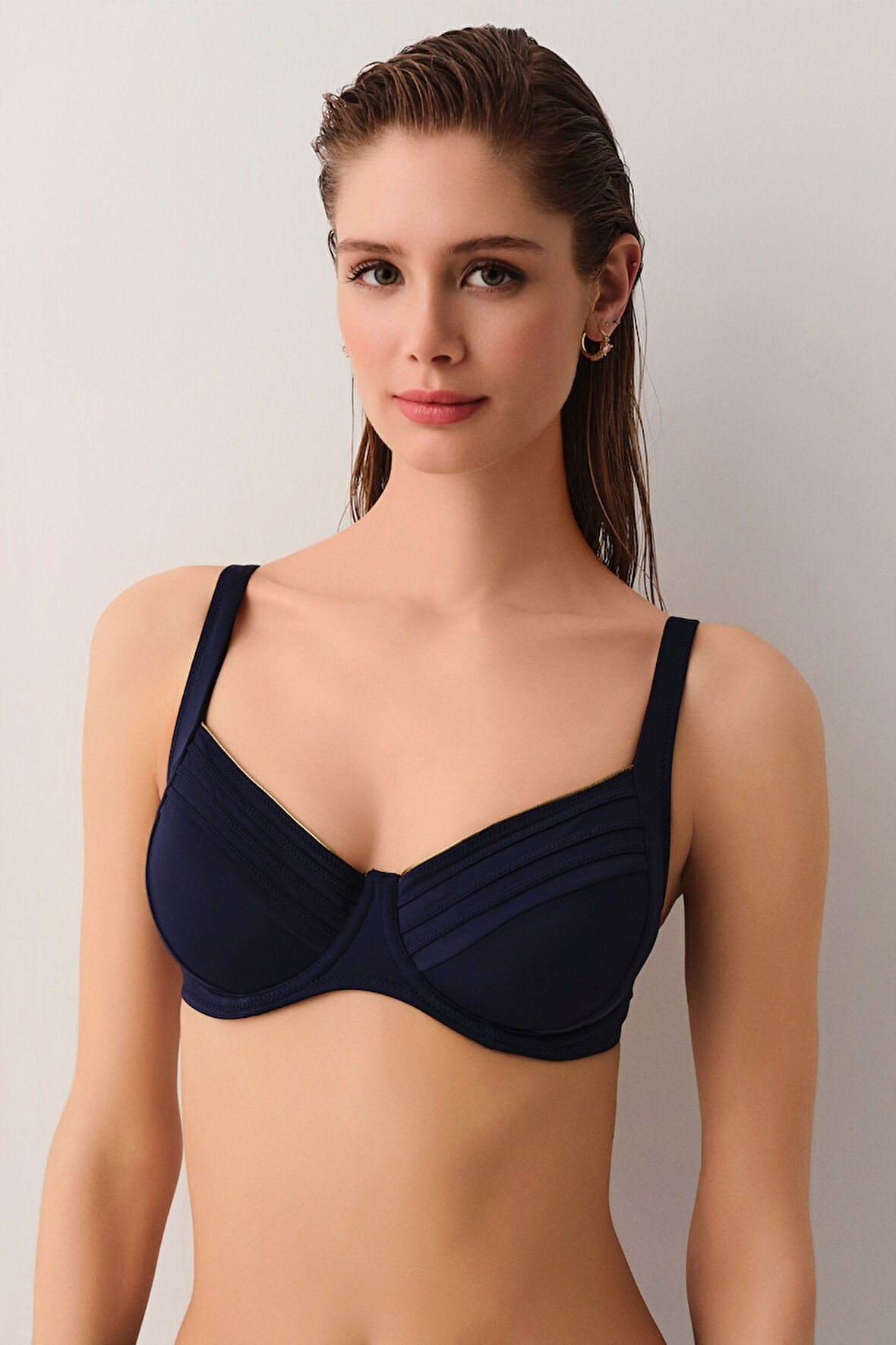 Suwen Pipe Aksesuarlı Bikini Üst