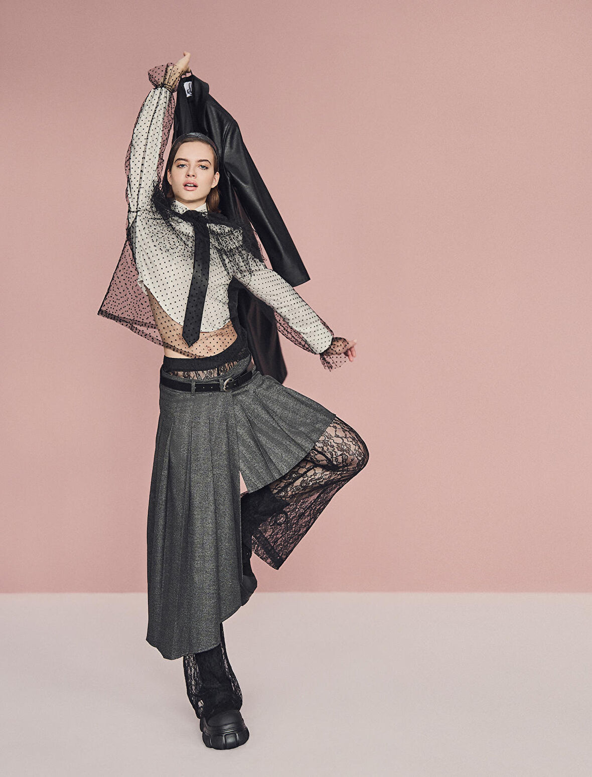 Pileli Asimetrik Kesim Mini Etek Kemer Detaylı