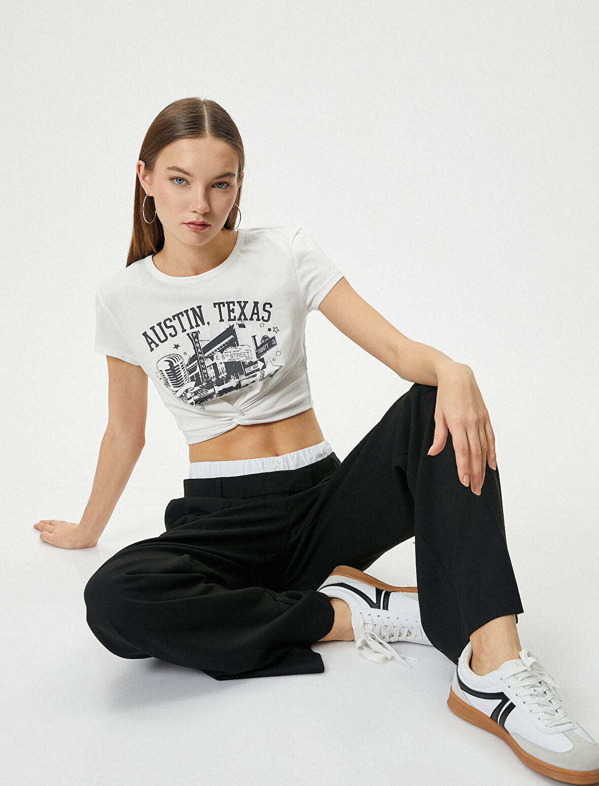 Baskılı Crop Tişört Düğüm Detaylı Kısa Kollu Bisiklet Yaka Slim Fit Pamuklu