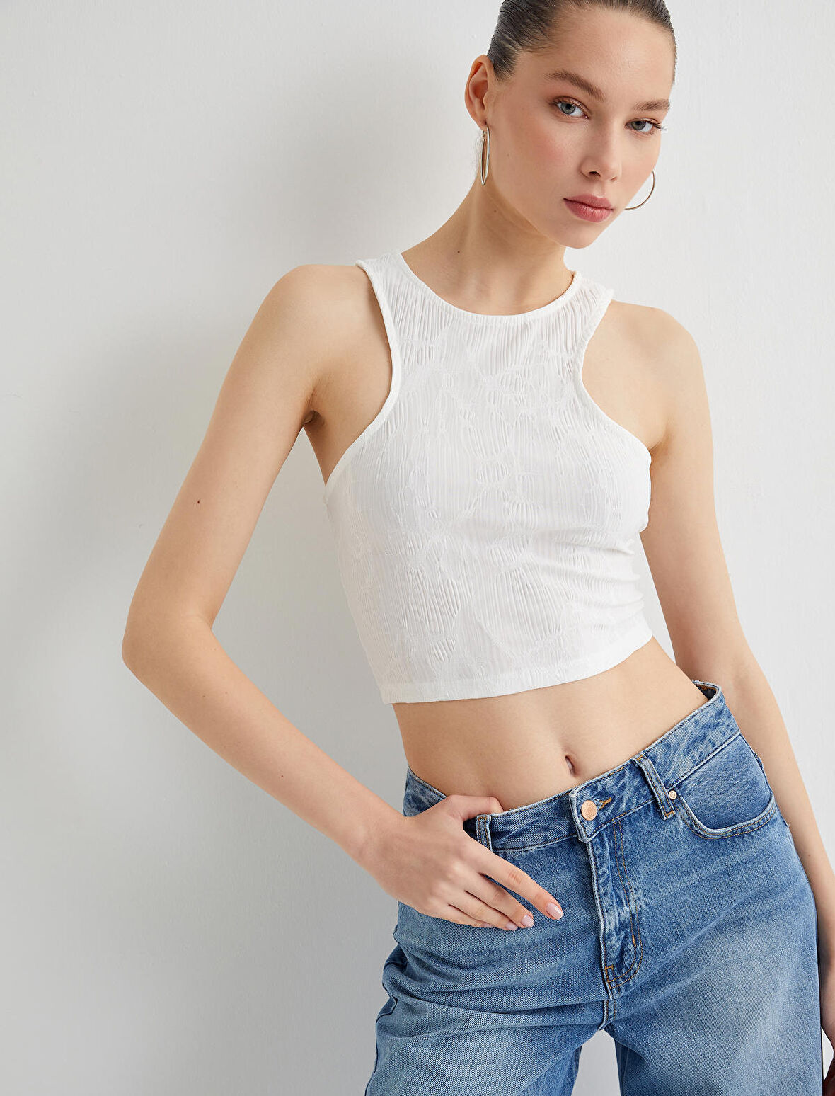 Asimetrik Crop Üst Dokulu Slim Fit Yuvarlak Yaka
