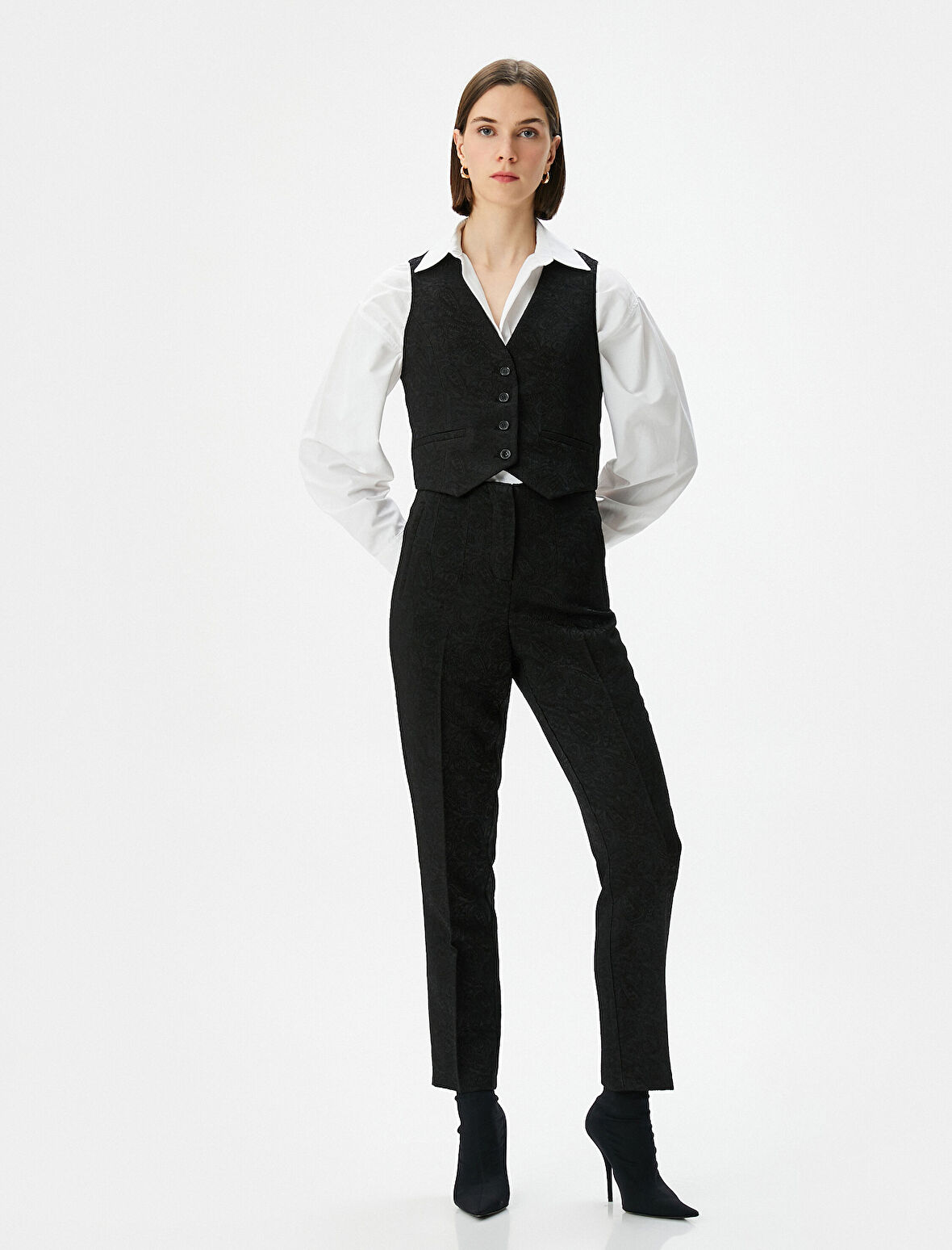 Melis Ağazat X Koton - Dokulu V Yaka Yelek