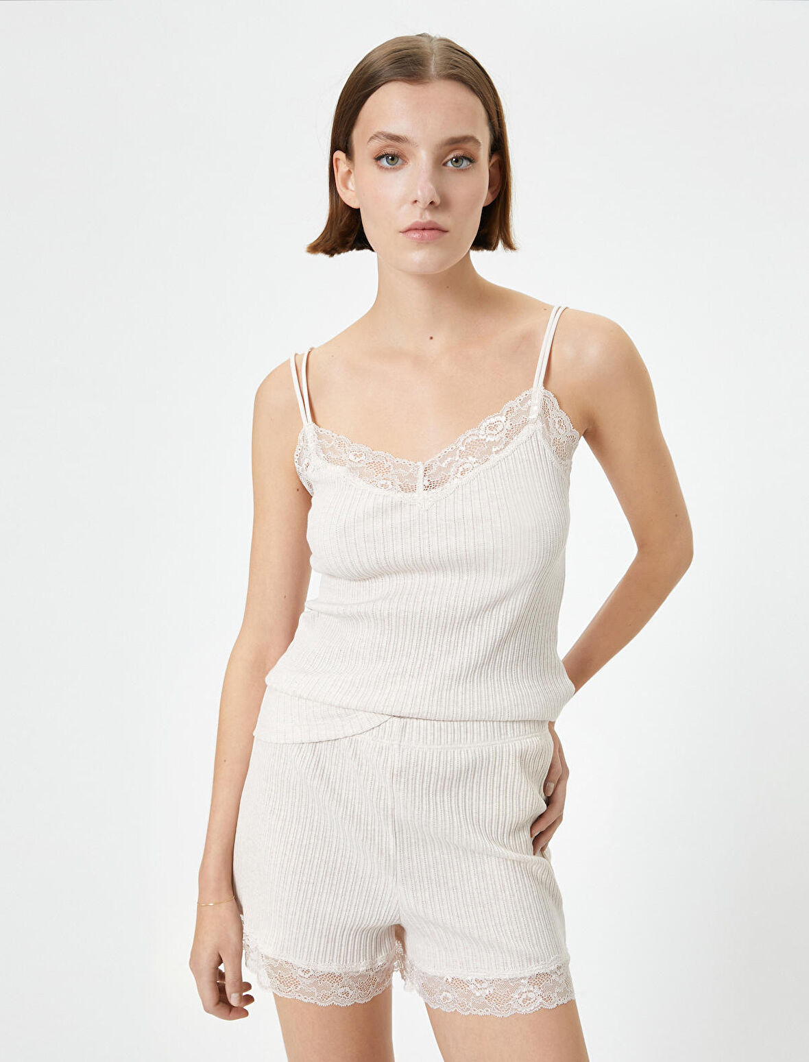 Pijama Üstü İnce Askılı Dantel Detaylı Fitilli