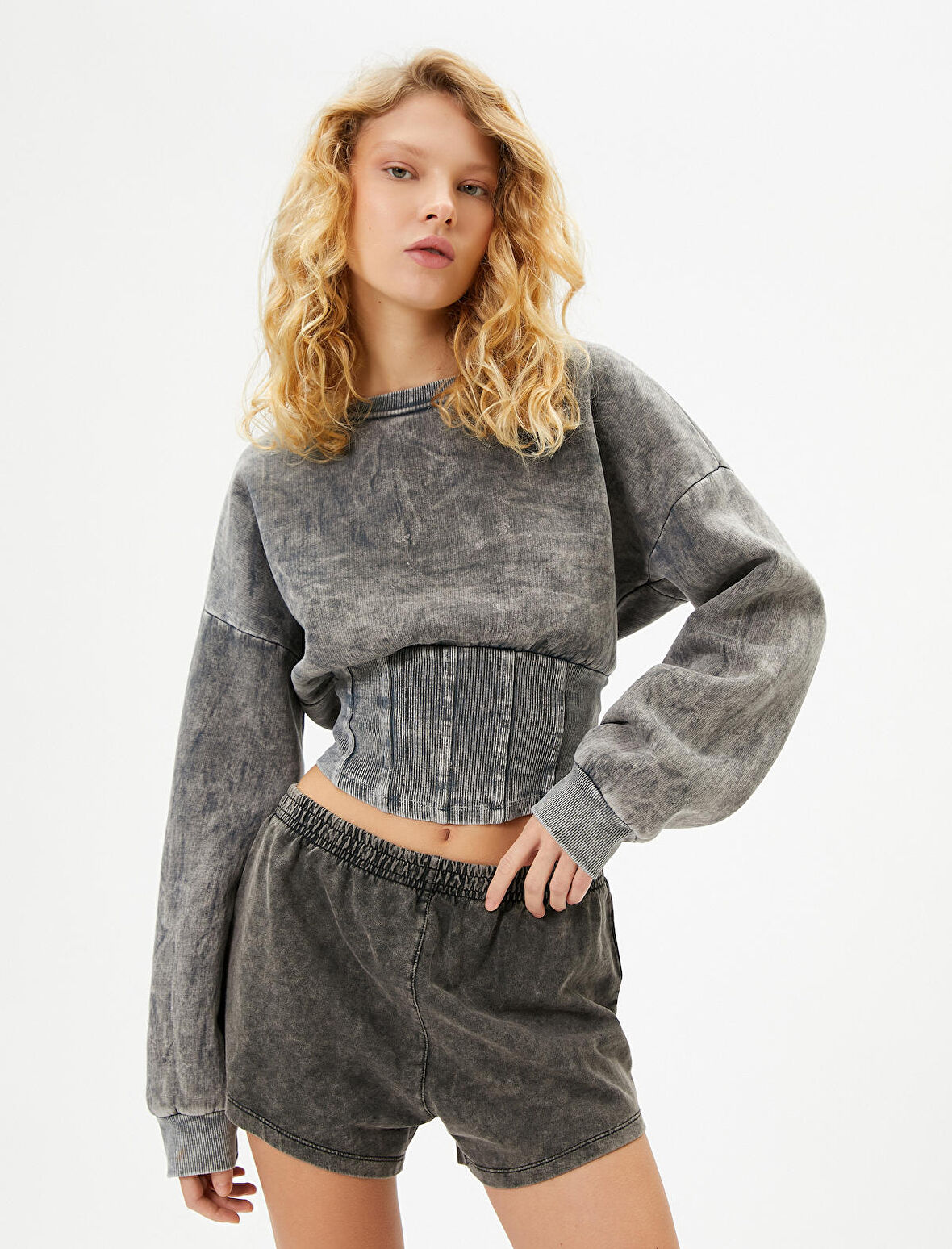 Korse Detaylı Soluk Efektli Crop Sweatshirt Uzun Kollu Bisiklet Yaka Slim Fit