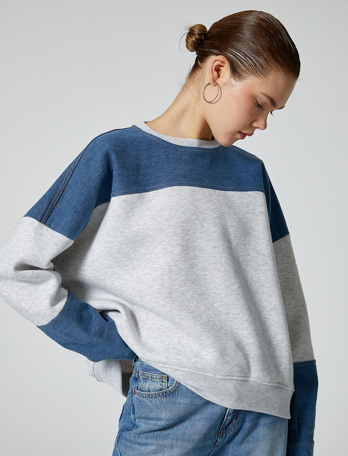 Kot Detaylı Sweatshirt Bisiklet Yaka Arkası Fermuar Detaylı