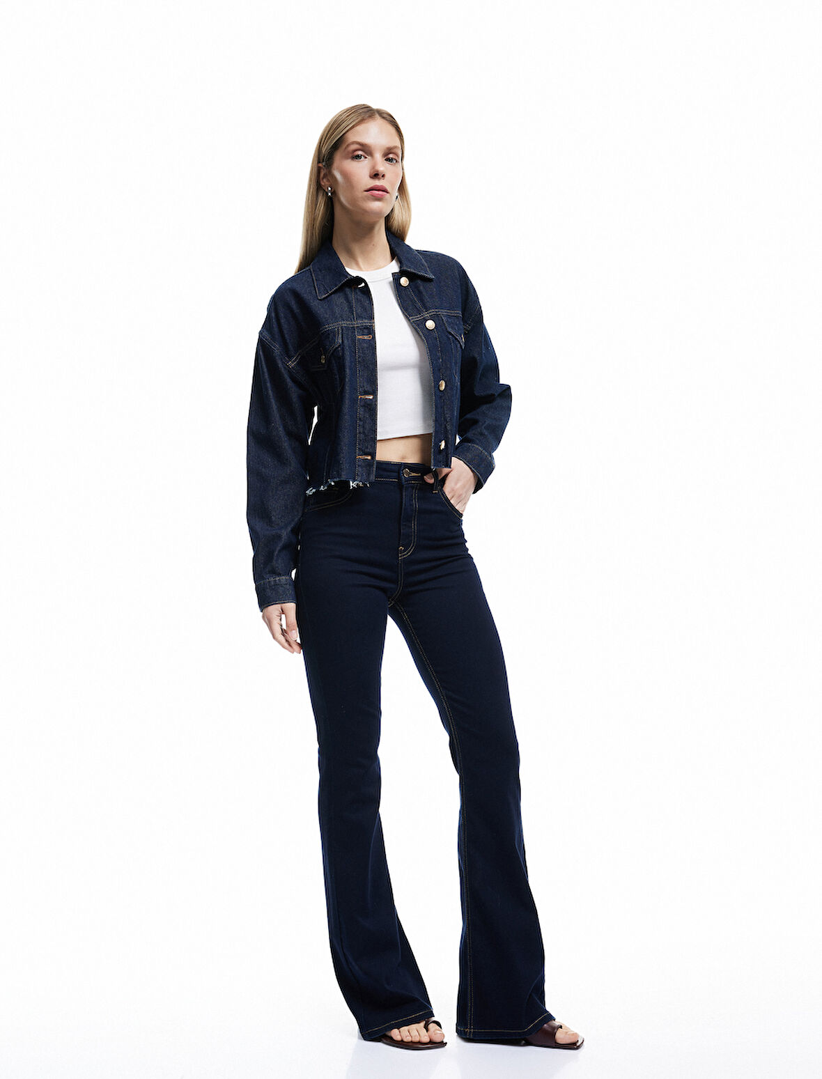 Dar Kesim Düğmeli Cep Detaylı İspanyol Paça Jean Pantolon - Flare Jeans