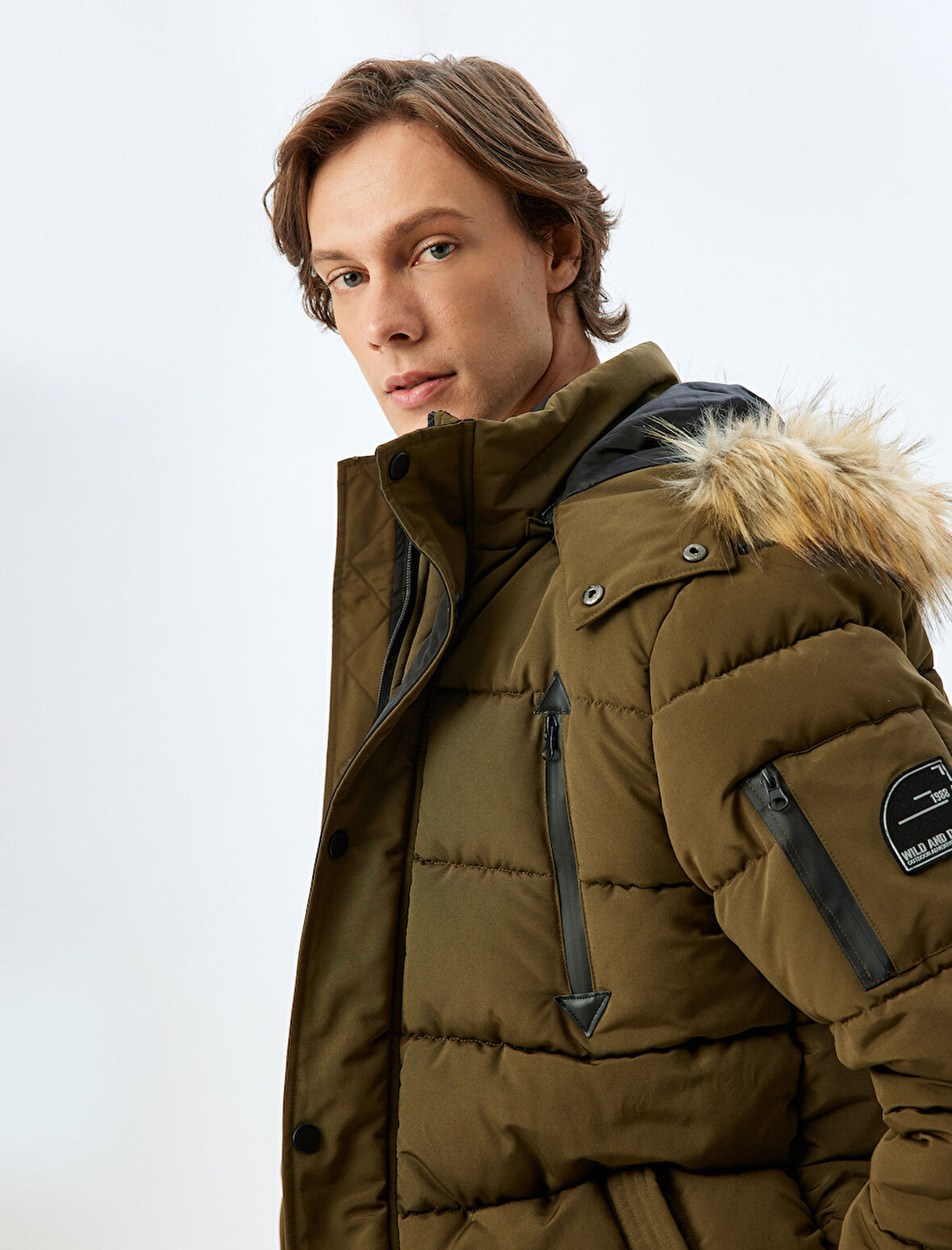 Şişme Mont Suni Kürklü Kapşonlu Etiket Detaylı Slim Fit Fermuarlı