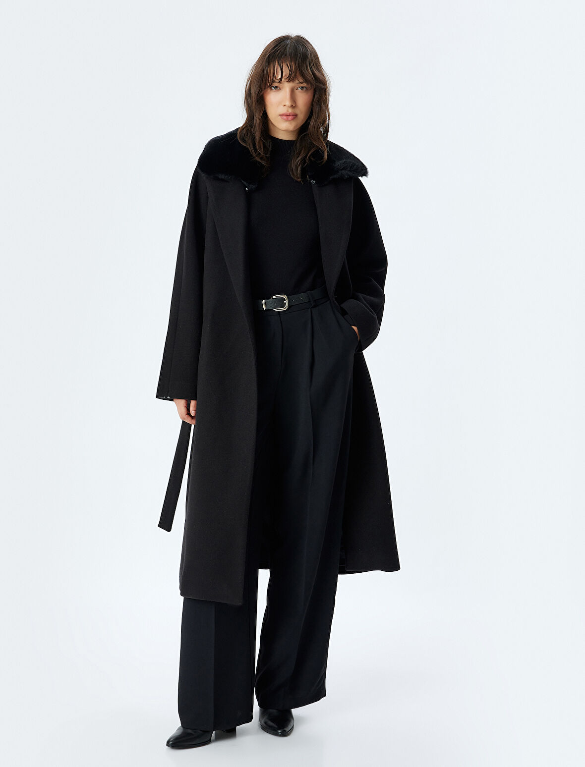 Yakası Çıkarılabilir Kürklü Cepli Uzun Kaşe Kaban