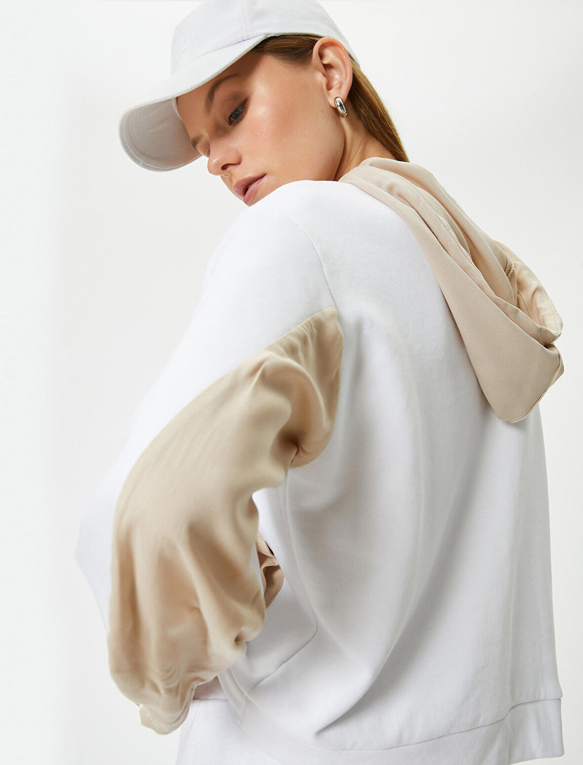 Kapüşonlu Sweatshirt Cep Detaylı Standart Kesim