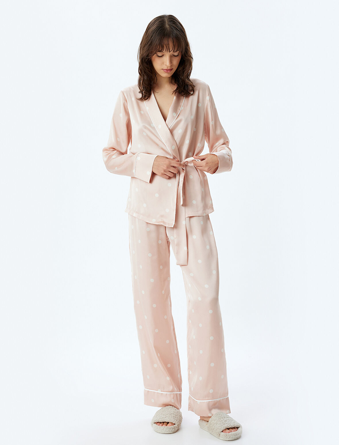 Kruvaze Kuşaklı Puantiyeli Saten Pijama Üstü
