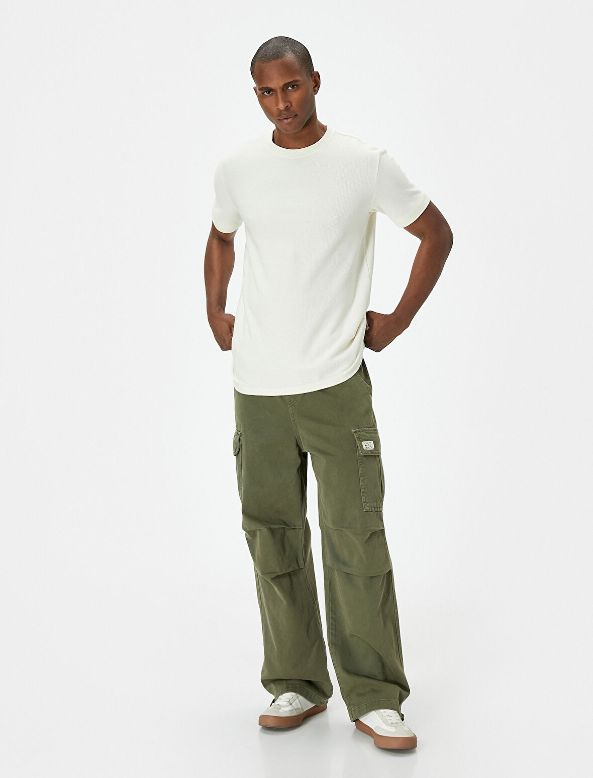 Basic Tişört Slim Fit Bisiklet Yaka Kısa Kollu Dokulu