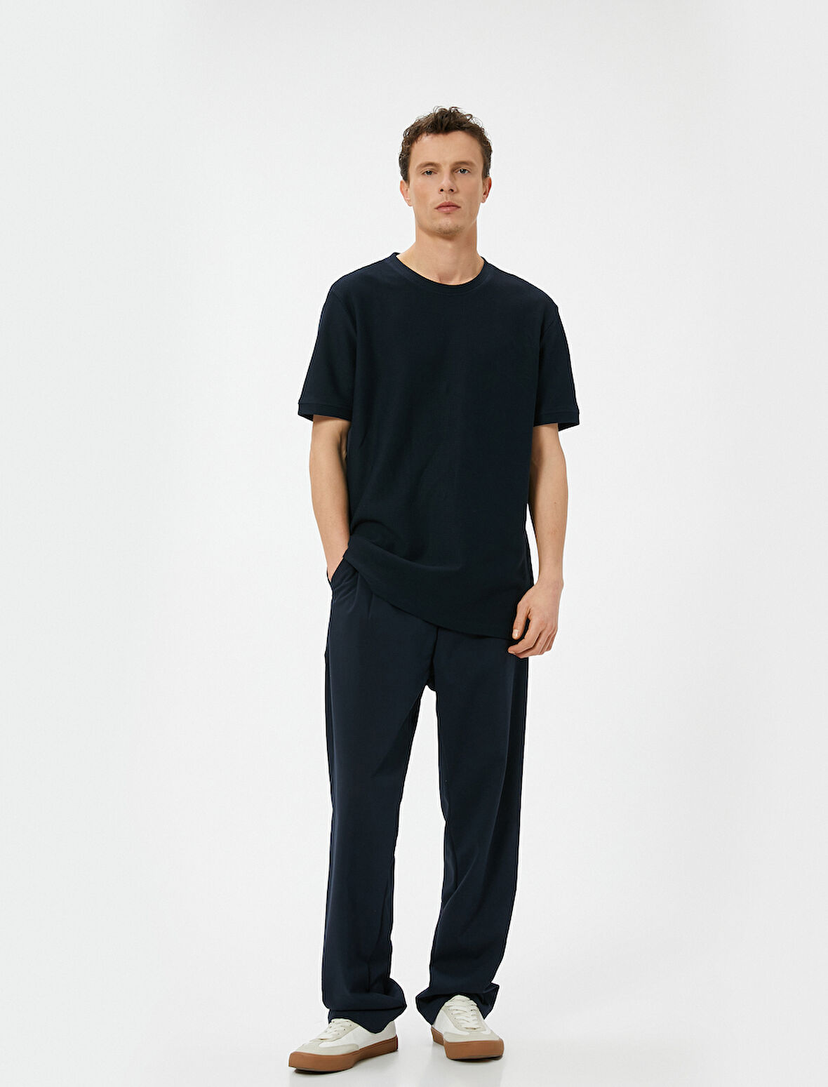 Basic Tişört Slim Fit Bisiklet Yaka Kısa Kollu Dokulu