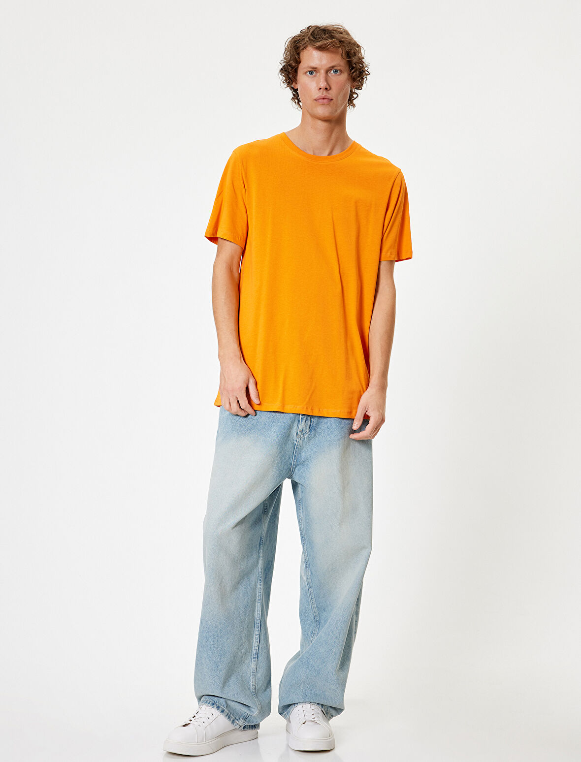 Basic Tişört Slim Fit Bisiklet Yaka Kısa Kollu 