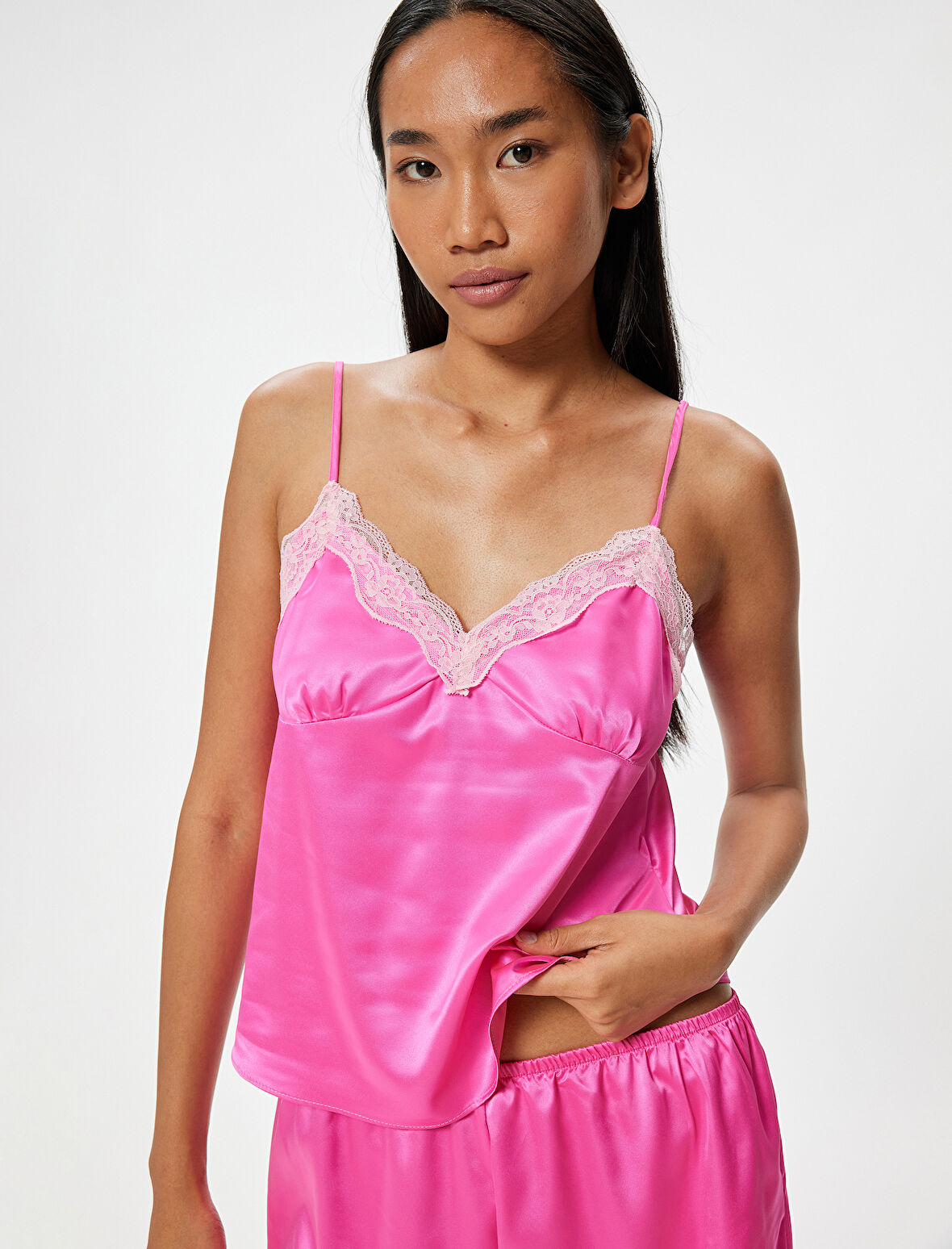 Saten Pijama Üstü İnce Askılı Dantelli 