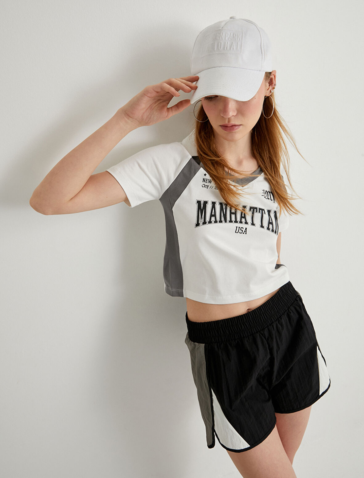 Crop Polo Tişört V Yaka Kısa Kollu Slim Fit 