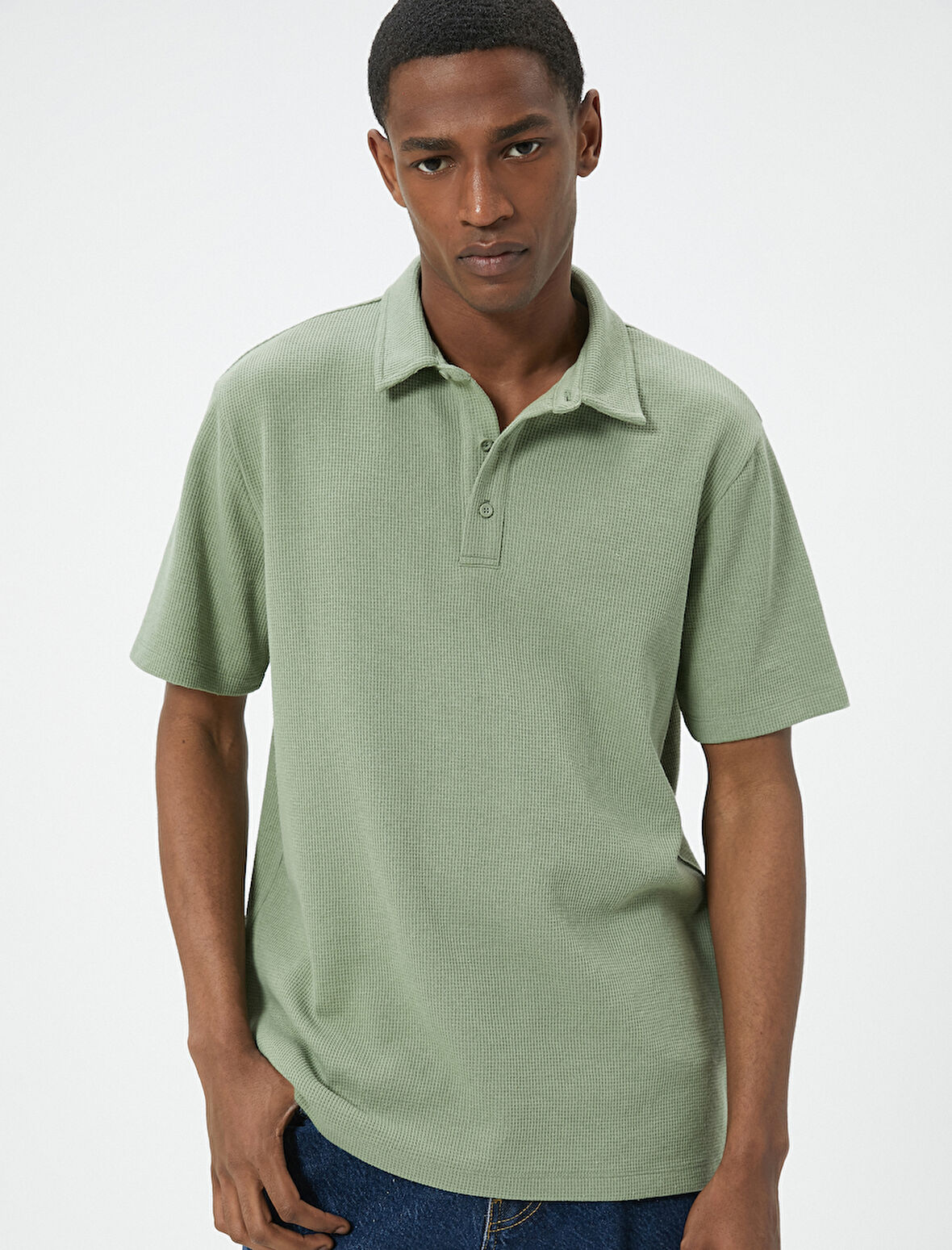 Yakalı Tişört Düğme Detaylı Kısa Kollu Dokulu