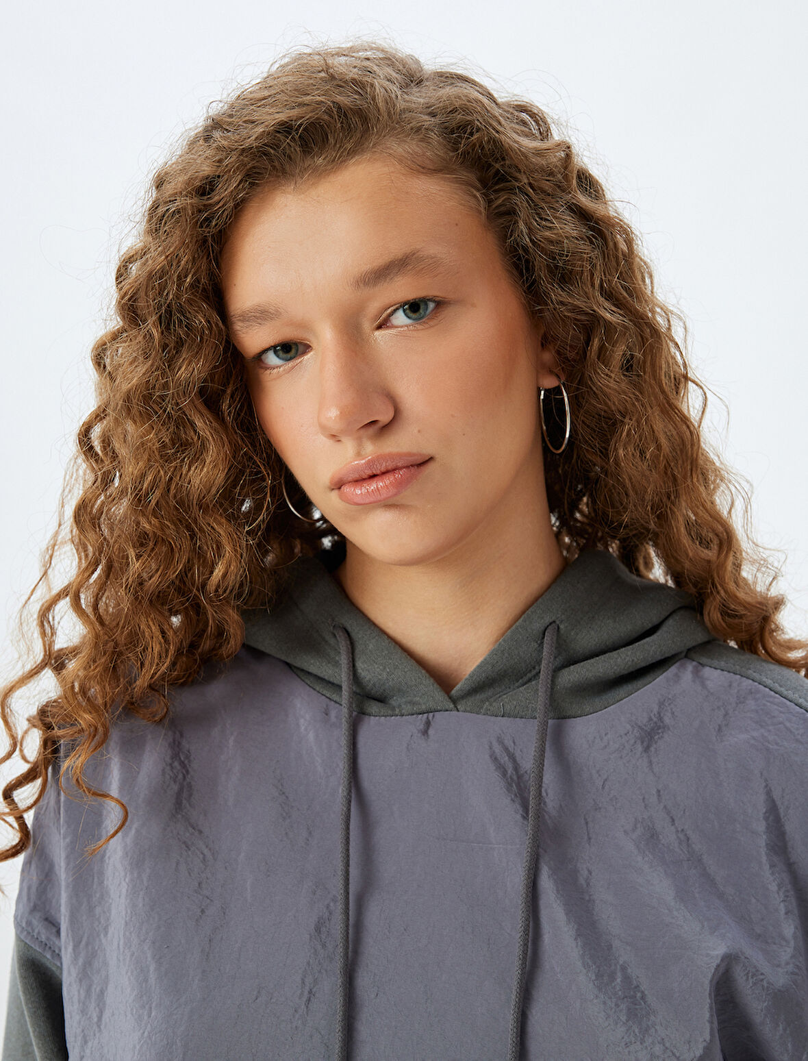 Şardonlu Kapüşonlu Sweatshirt Fermuar Cep Detaylı Rahat Kalıp