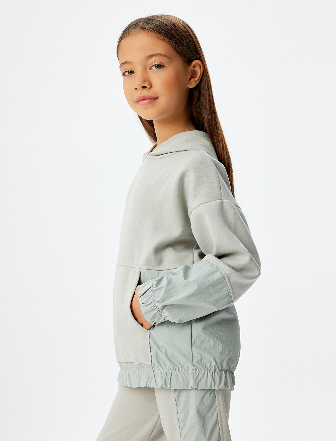 Oversize Kapşonlu Sweat Uzun Kollu Kanguru Cepli Paraşüt Kumaş Detaylı