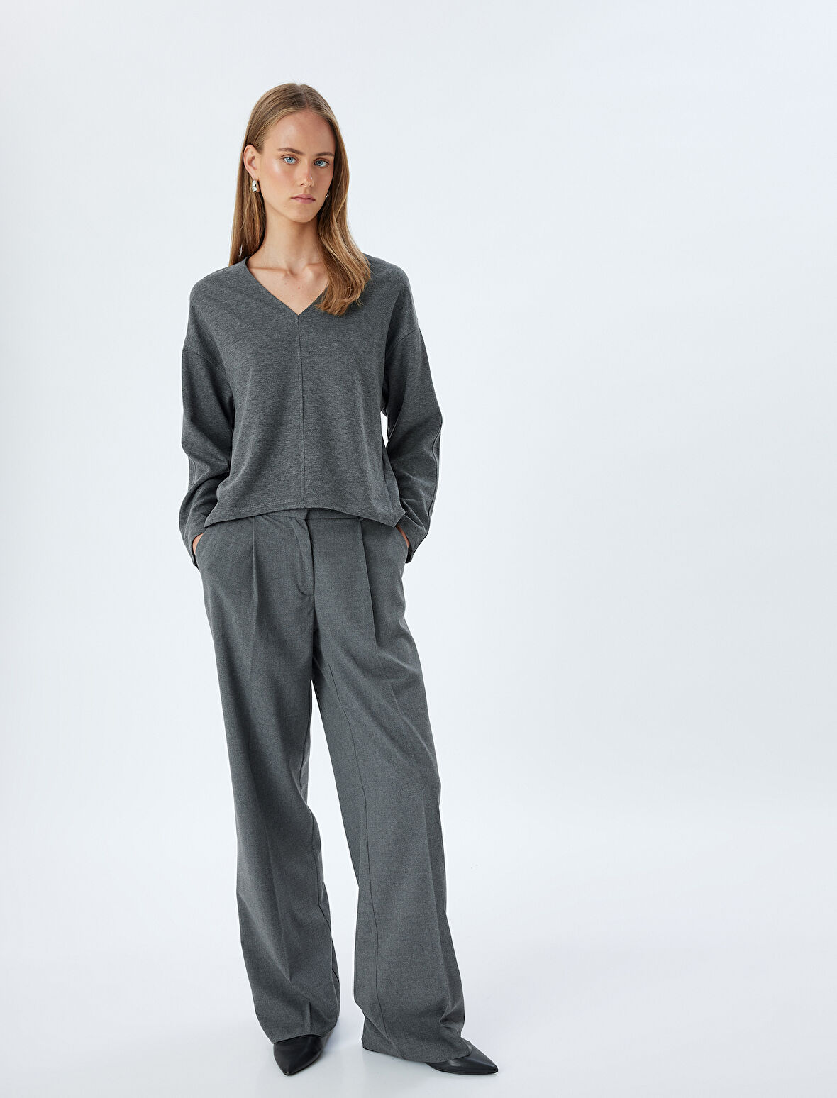 V Yaka Uzun Kollu Sweatshirt