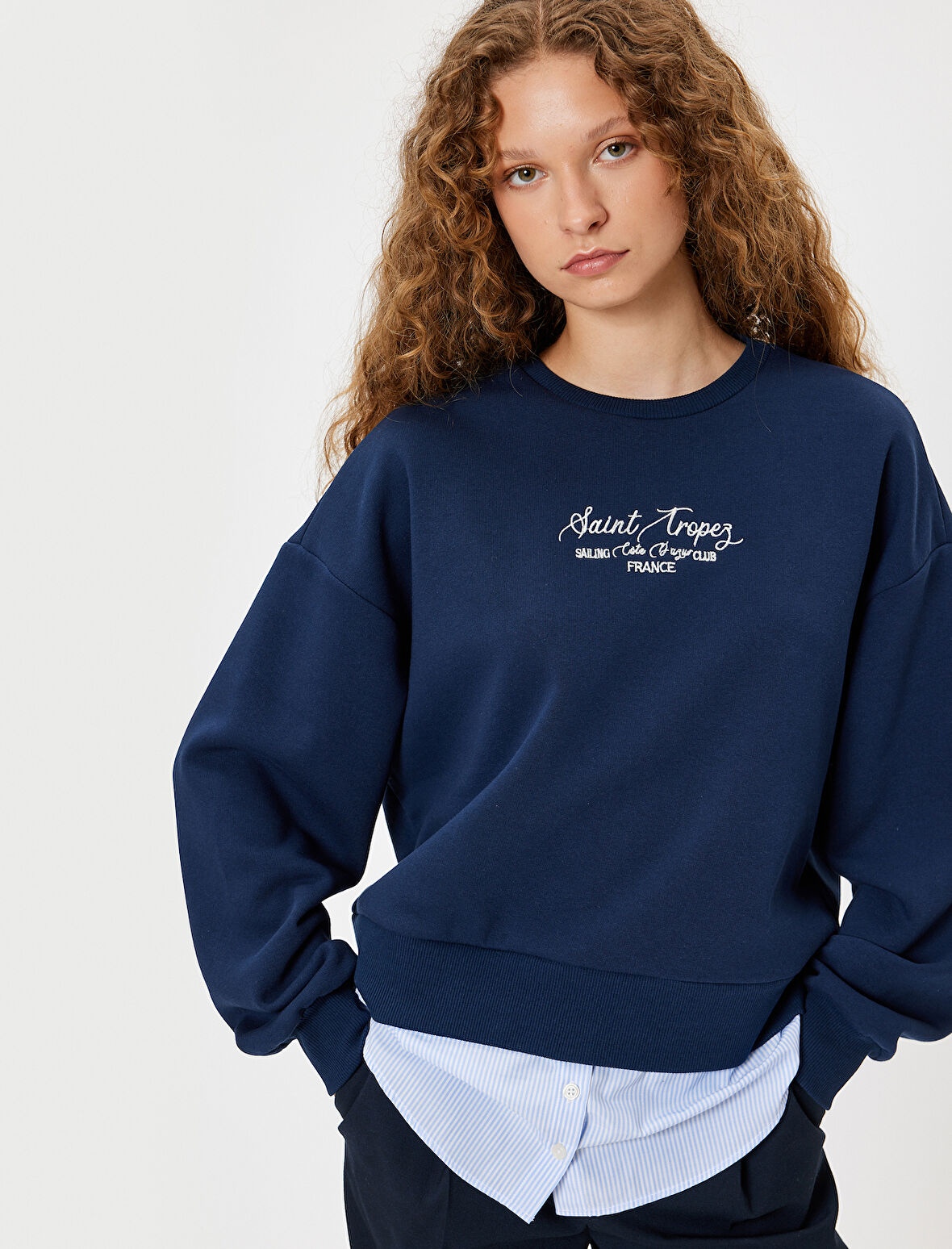 Oversize Sweatshirt Bisiklet Yaka Sloganlı Kumaş Detaylı