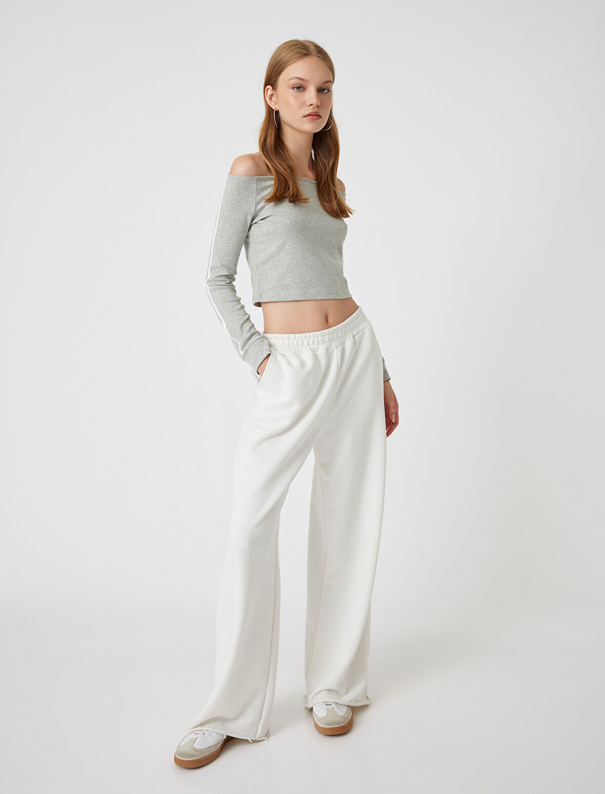 Madonna Yaka Uzun Kollu Biyeli Crop Tişört