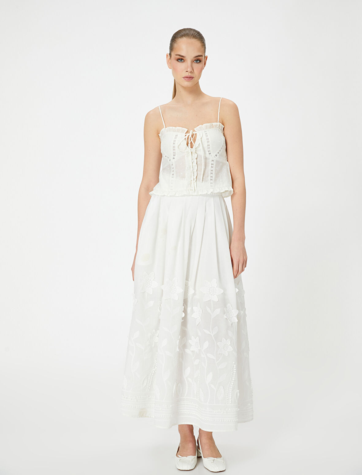 Keten Karışımlı İşlemeli Askılı Üst